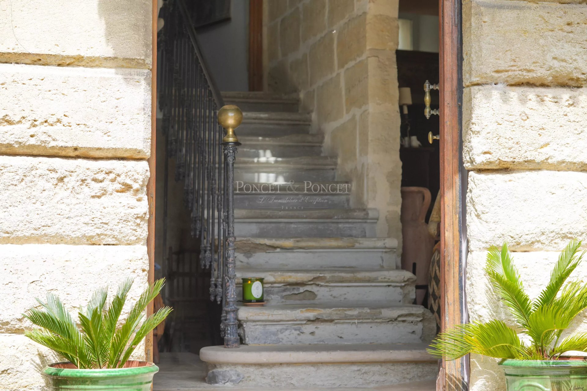 6 Bedroom Villa/Townhouse's Image 7