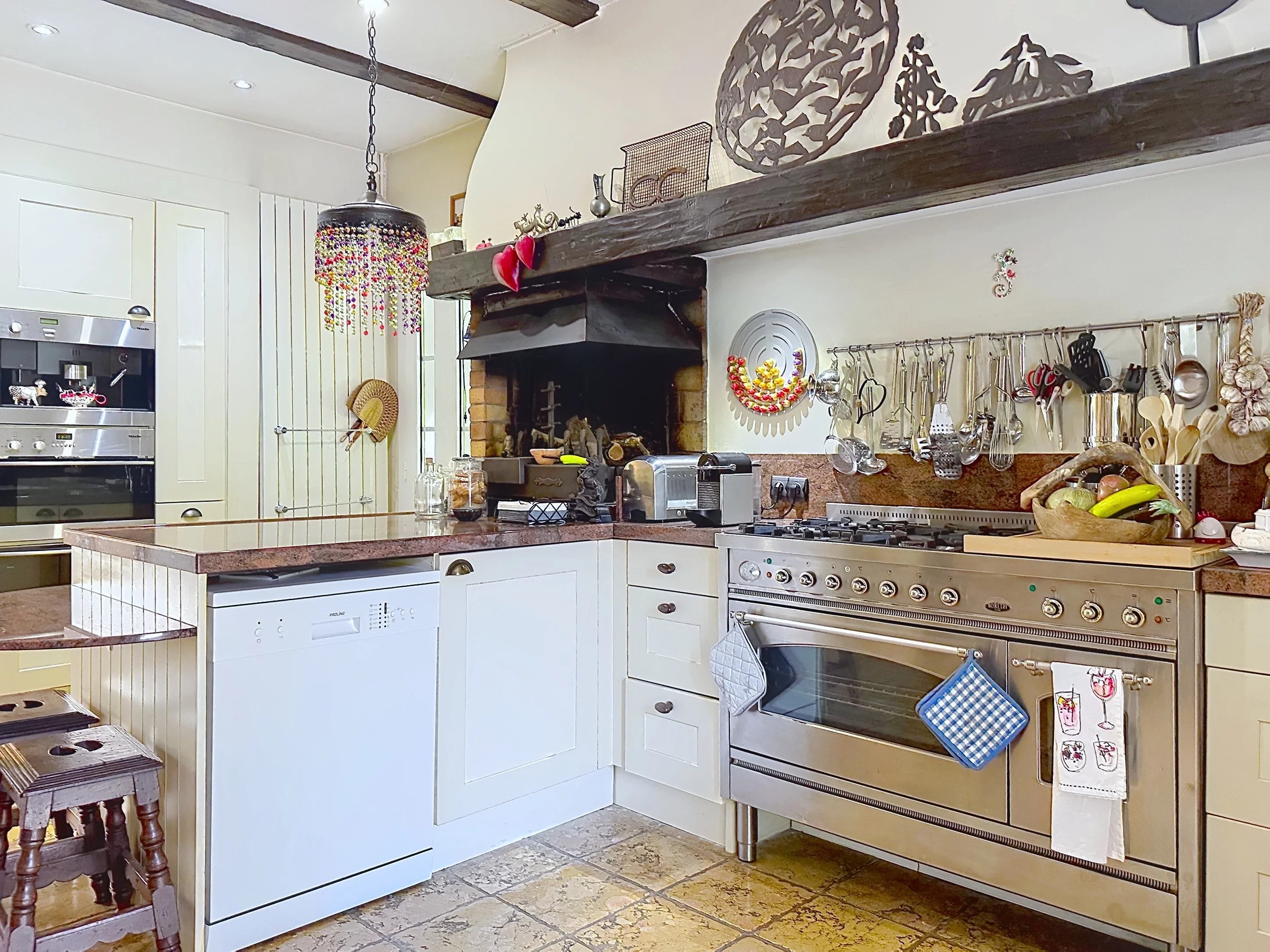 Exceptional property with 19th-century mill, detached villa, 2 pools on 1.6 hectares