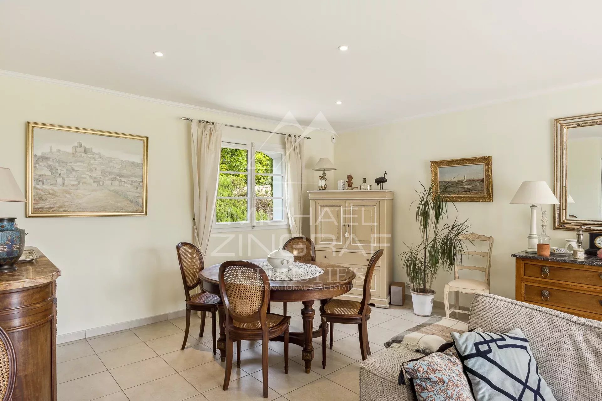 4 Bedroom Villa/Townhouse's Image 6