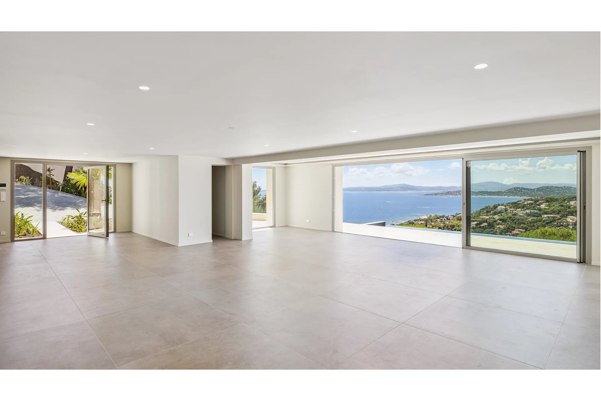 Completely renovated villa with sea view