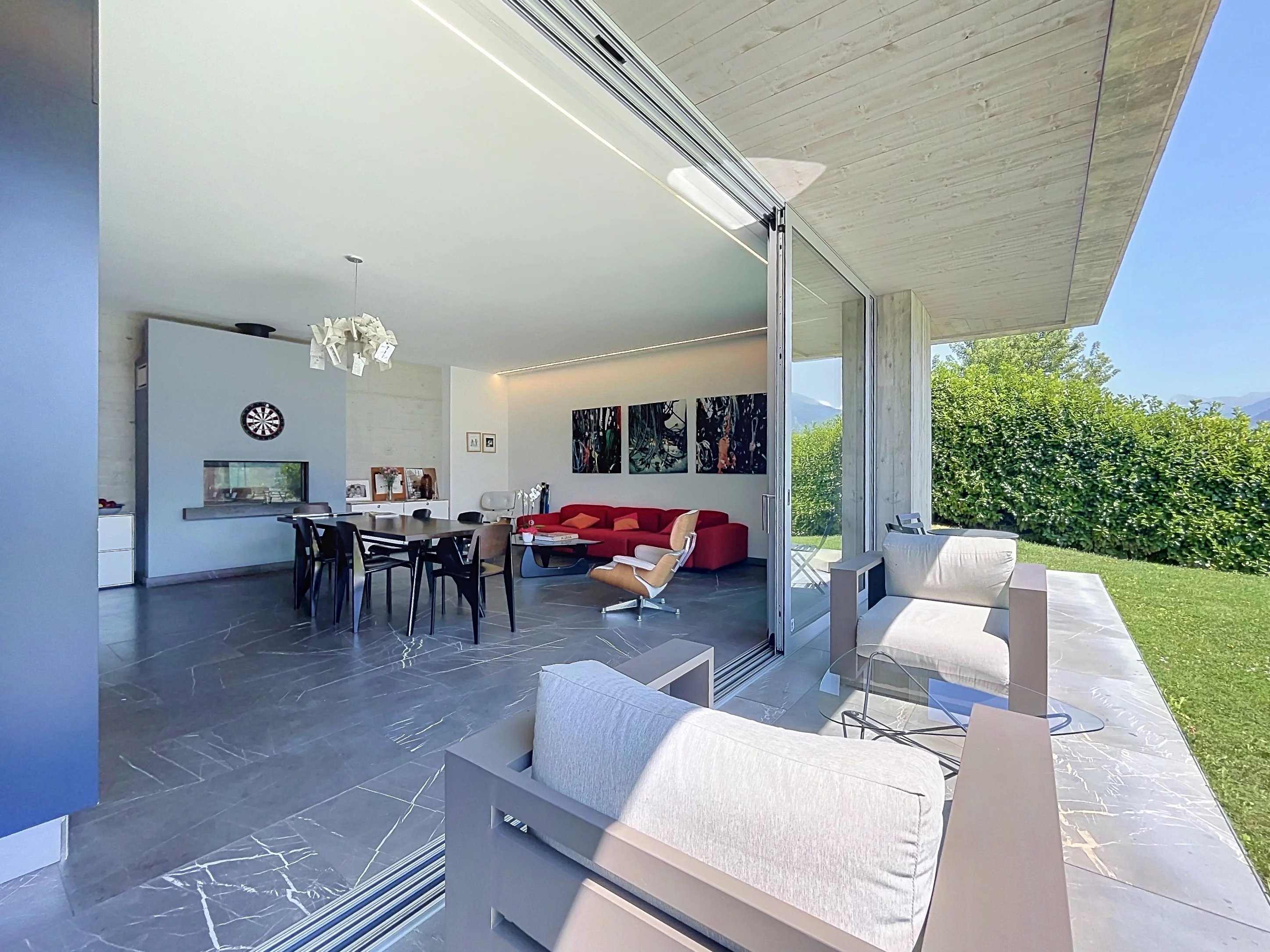 Propriété contemporaine avec rooftop panoramique