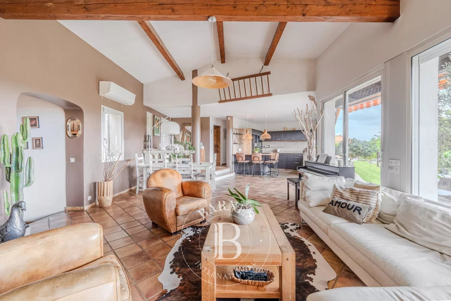 UNDER SALE OFFER - ÉGUILLES – SINGLE-STOREY VILLA – 205 SQM – INDEPENDENT ONE-BEDROOM APARTMENT – POOL – PANORAMIC VIEW – ABSOLUTE TRANQUILITY - picture 19