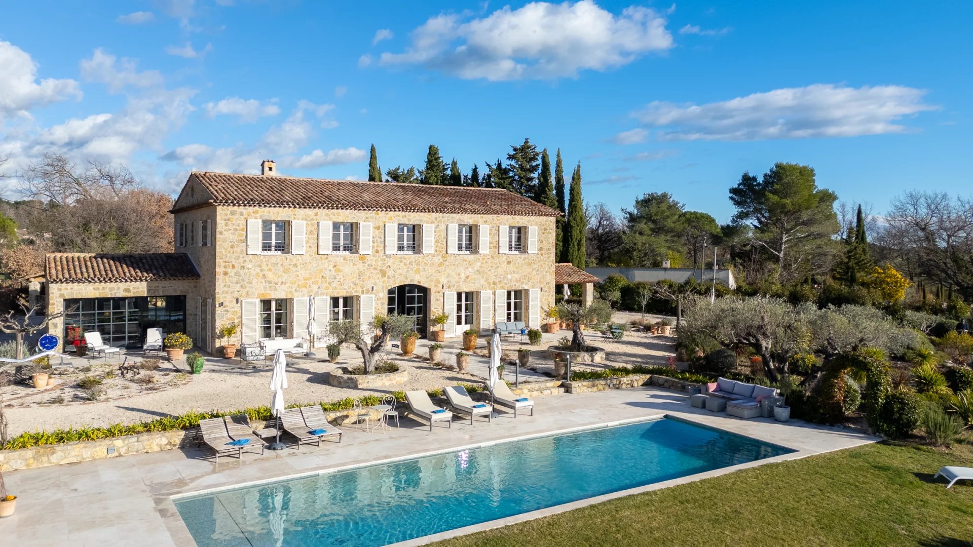 Charming Light-Filled Bastide within Walking Distance of the Village
