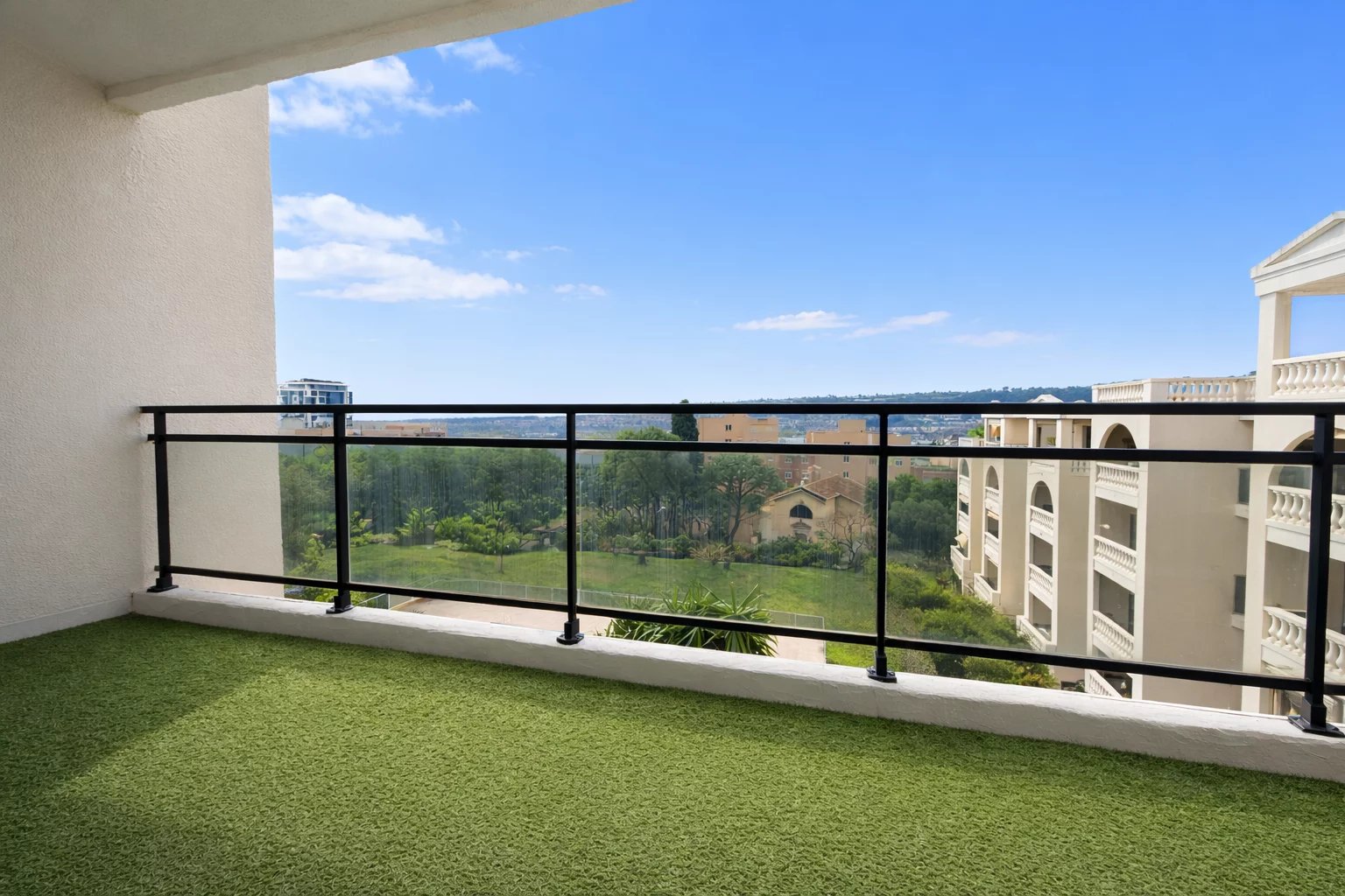 STUDIO - SAINTE MARGUERITE - TERRASSE - CAVE