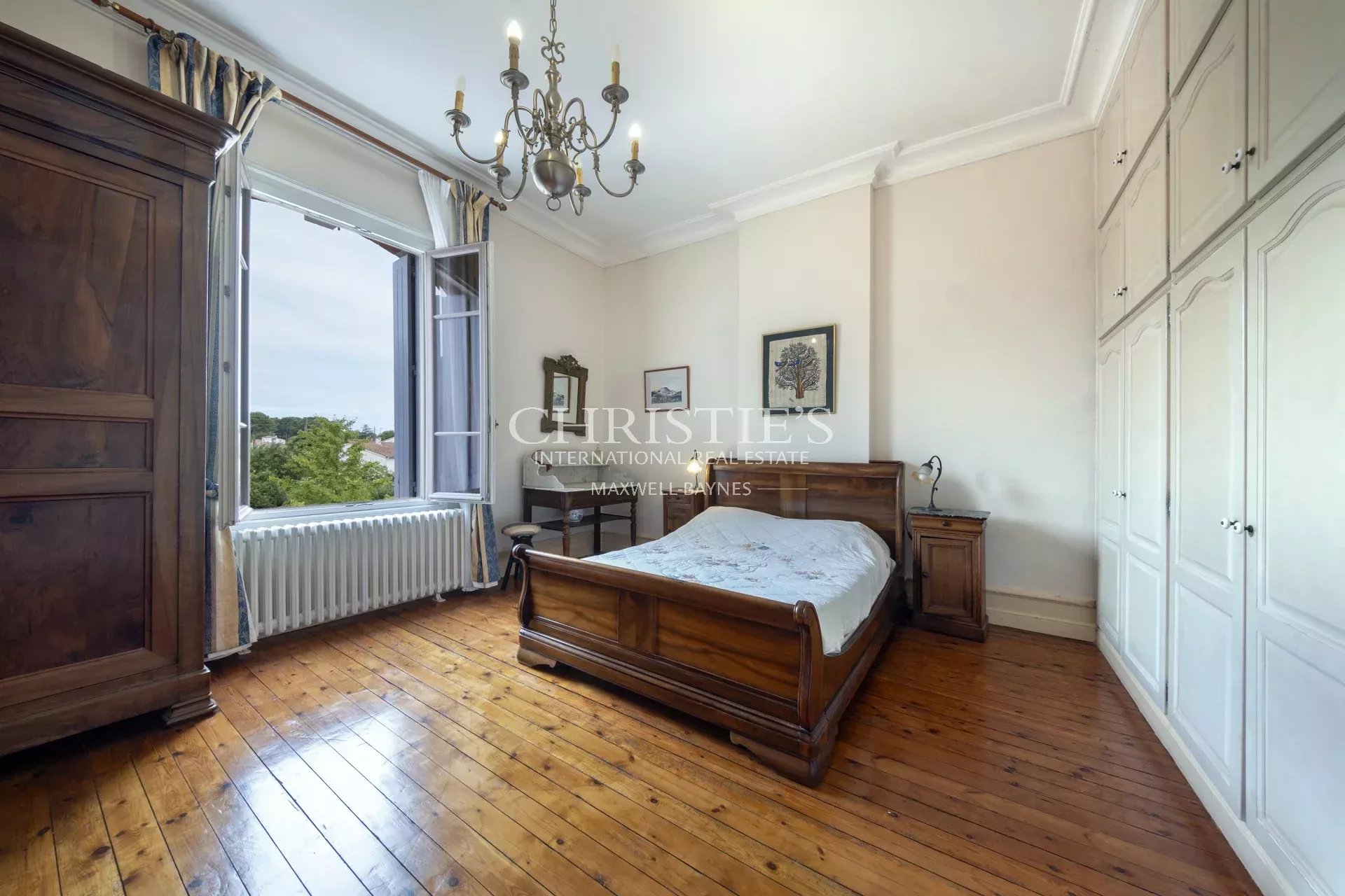 6 Bedroom Villa/Townhouse's Image 16