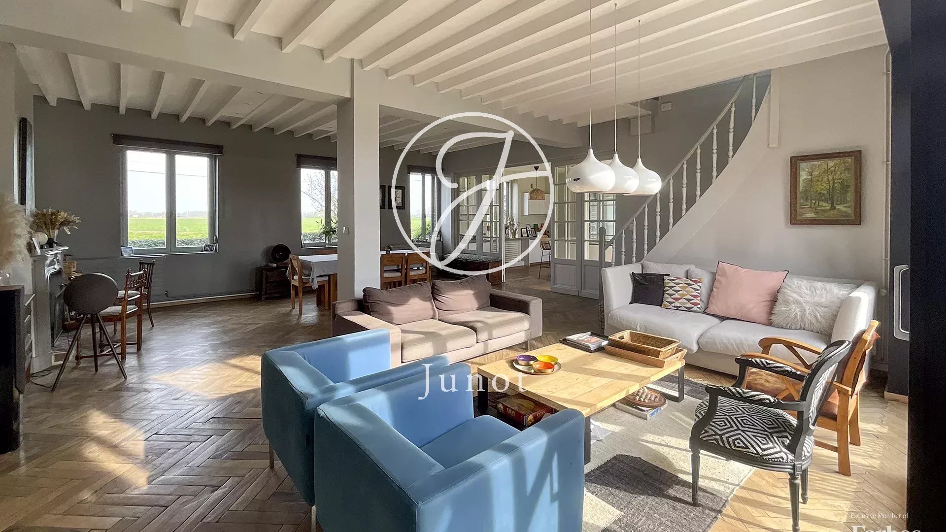 Quesnoy-sur-Deûle - CAMPAGNE - Maison à vendre - 8 pièces - 310m² - 5 chambres - Jardin - Garages - Dépendances - Parkings.