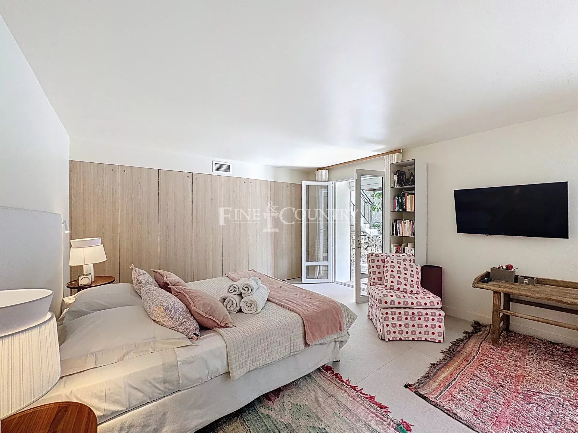 Photo of Villa For Sale in Cannes