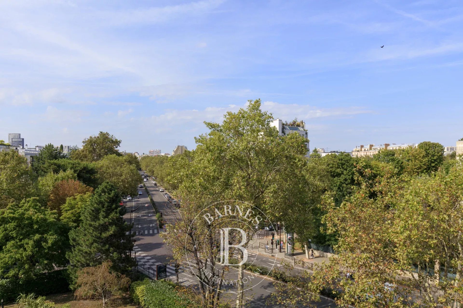 Neuilly-Inkermann - Top floor - Large studio apartment with balcony - Bright - Completely unobstructed views with no overlook