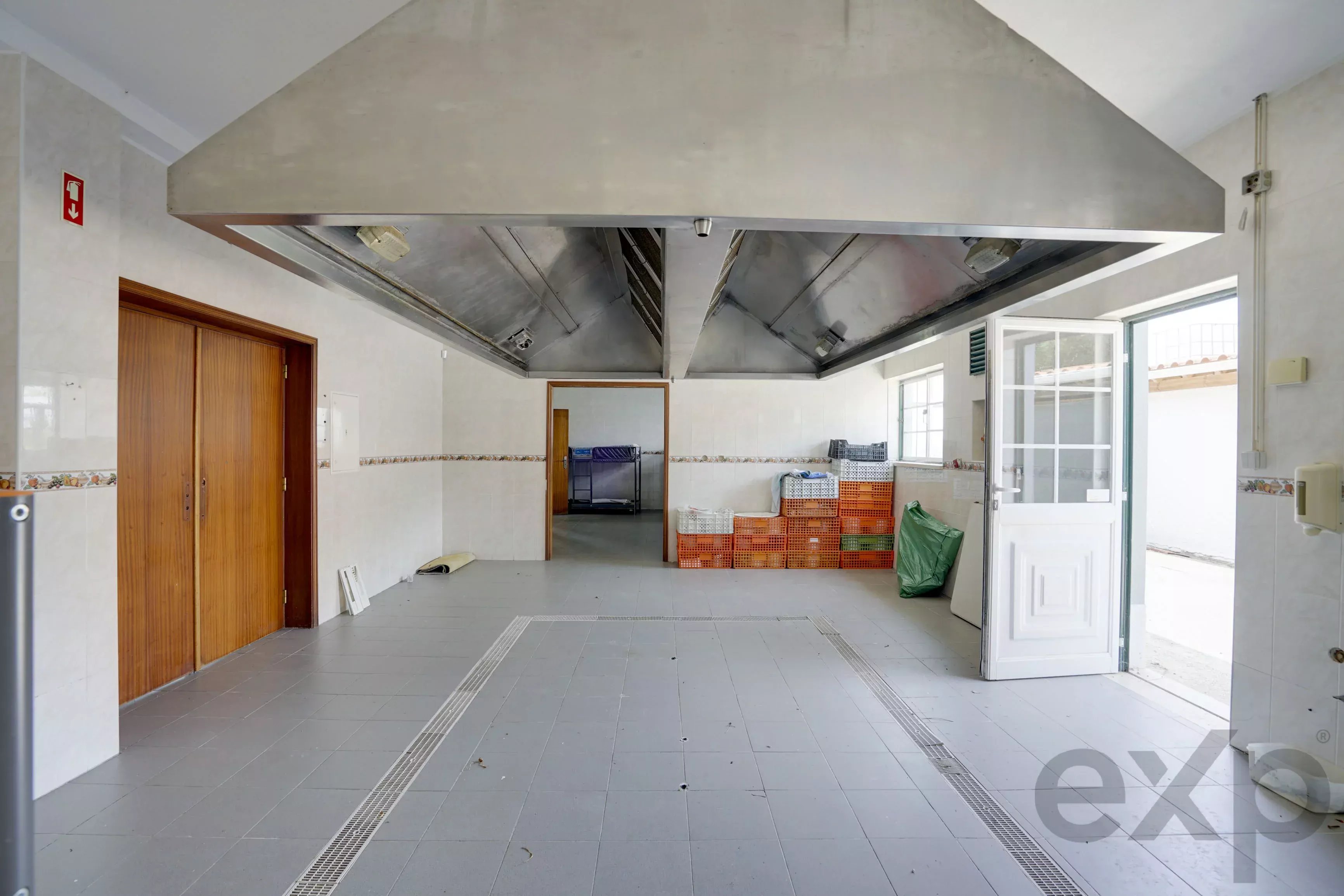 A dos Cunhados - Commercial farm with a plot of land measuring 9630 square meters 87016840 image 16