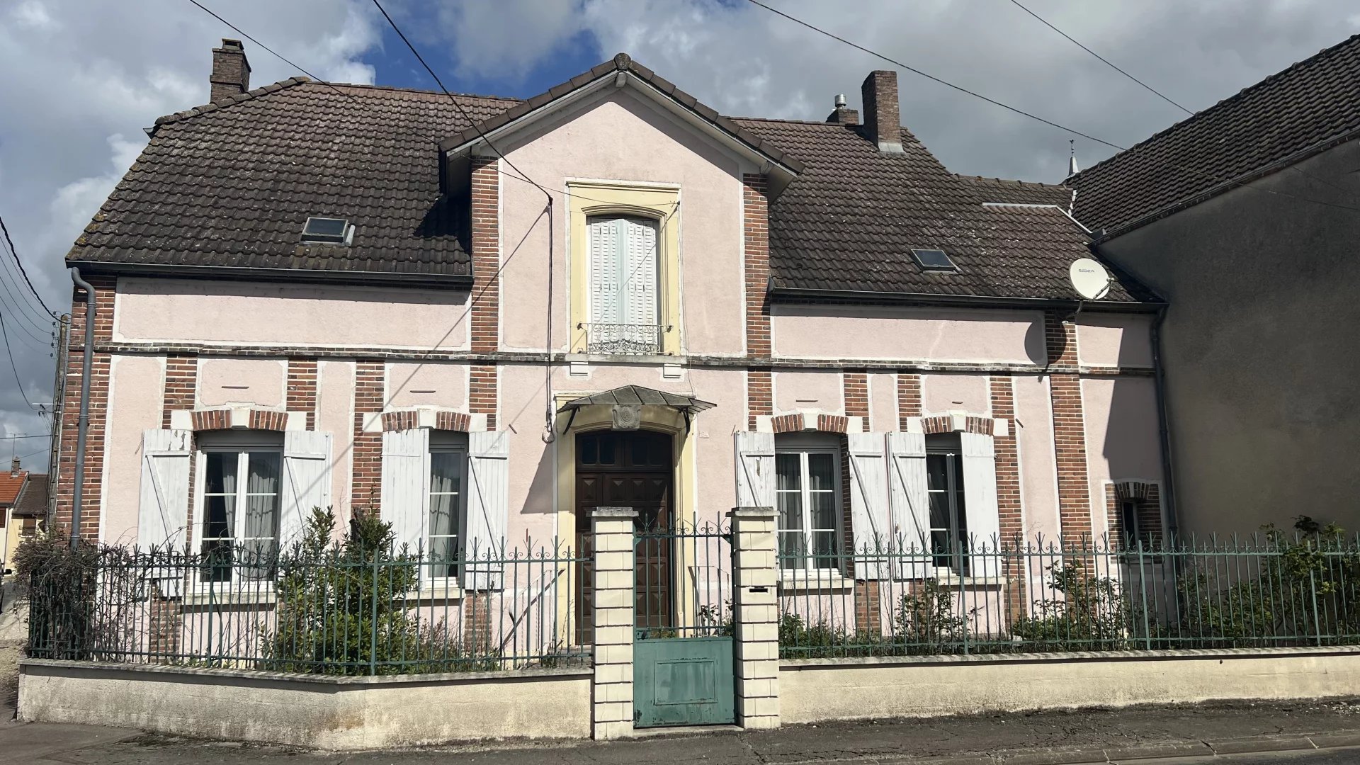 Maison de 9 pièces - proche Romilly dans la Marne