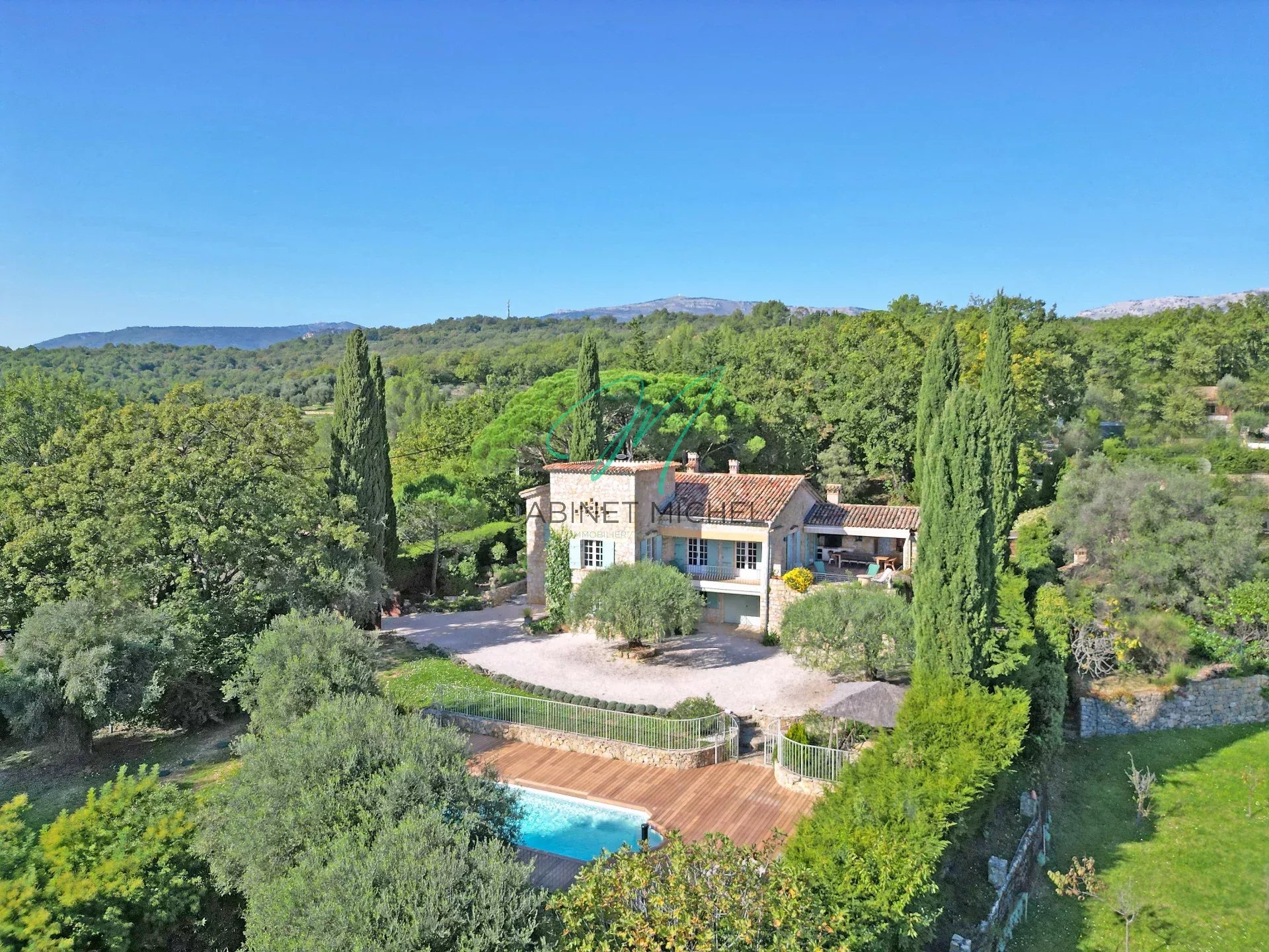 06650 LE ROURET VILLA