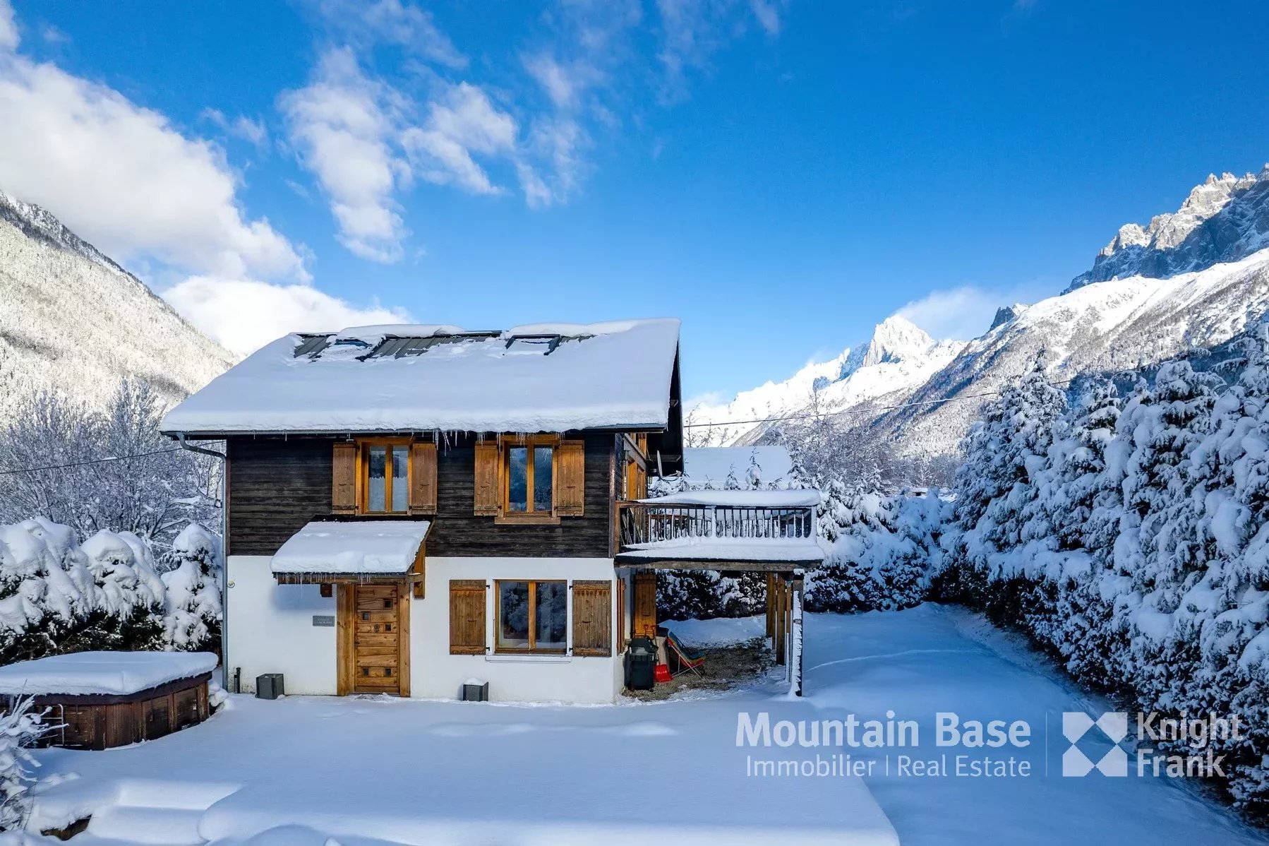 Un chaleureux chalet de 5 chambres sur un grand terrain plat