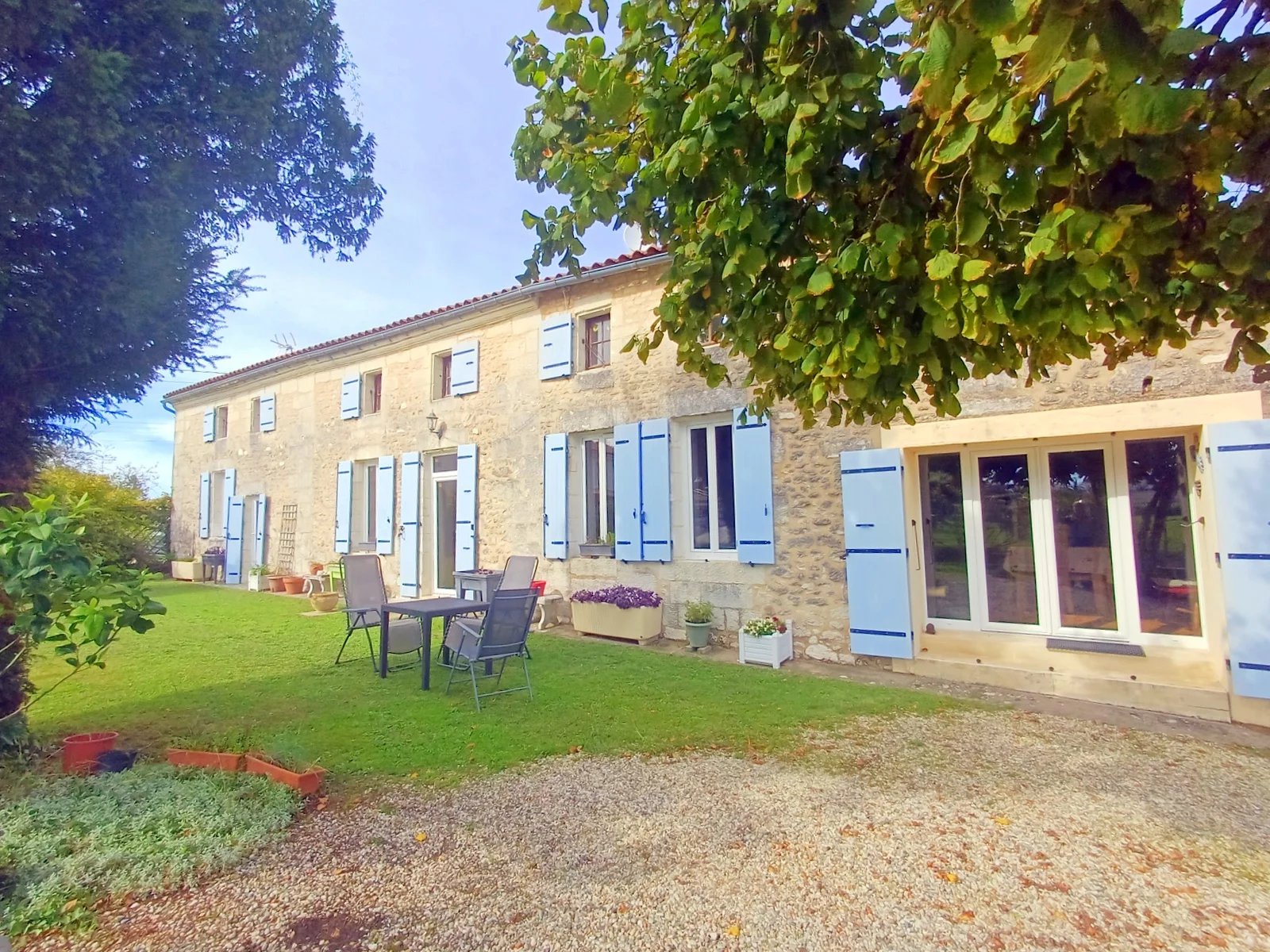 House in Saint-Ciers-du-Taillon - Image 2