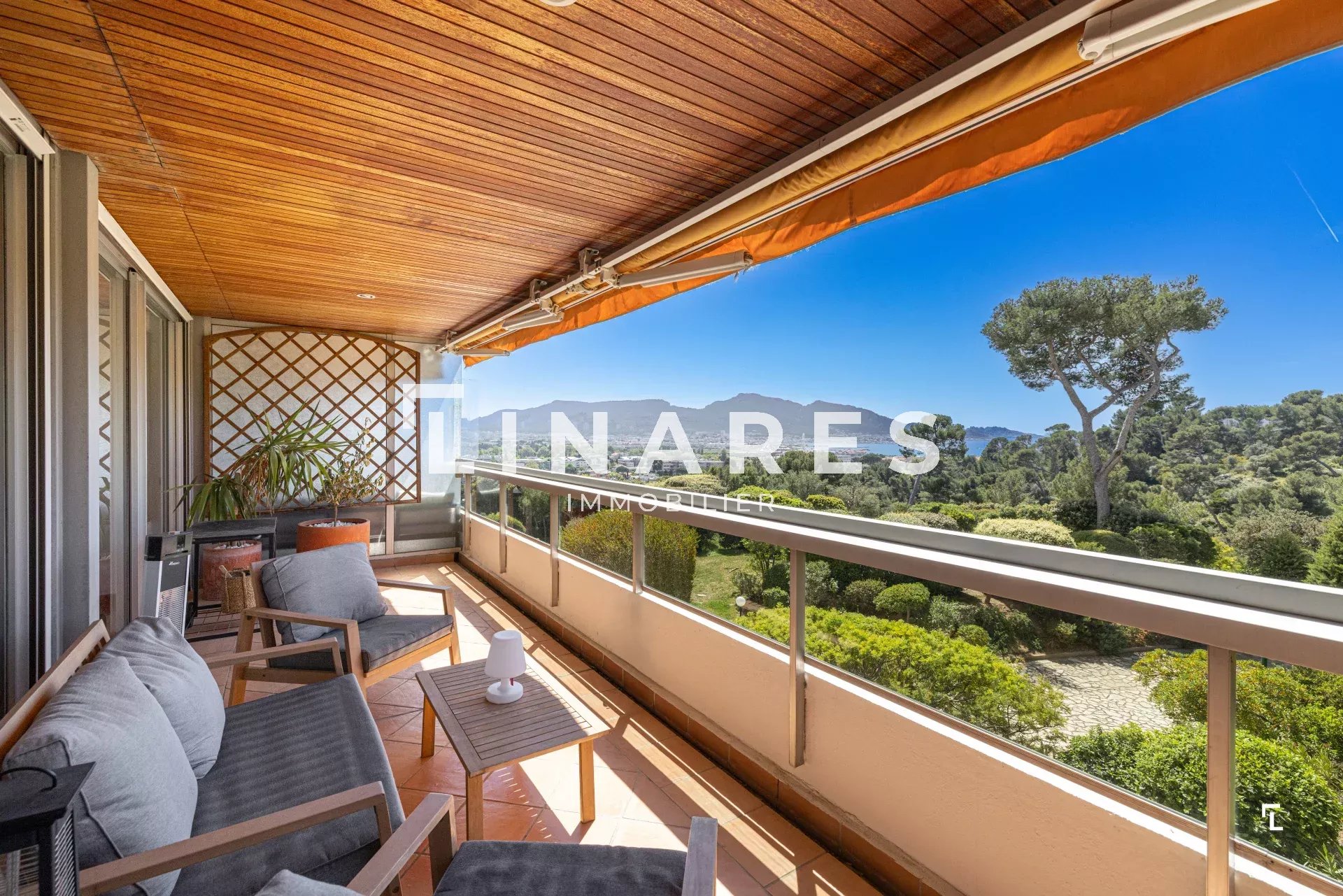 TABLEAU VIVANT - Appartement T4 de 140 m2 - Terrasses - Vue panoramique/mer - 13008  Carré d'or