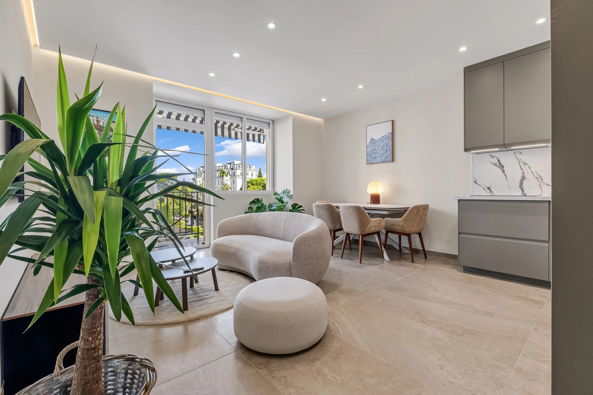 Appartement refait à neuf T3 / Terrasse / Parking commun privé / Cannes Montfleury