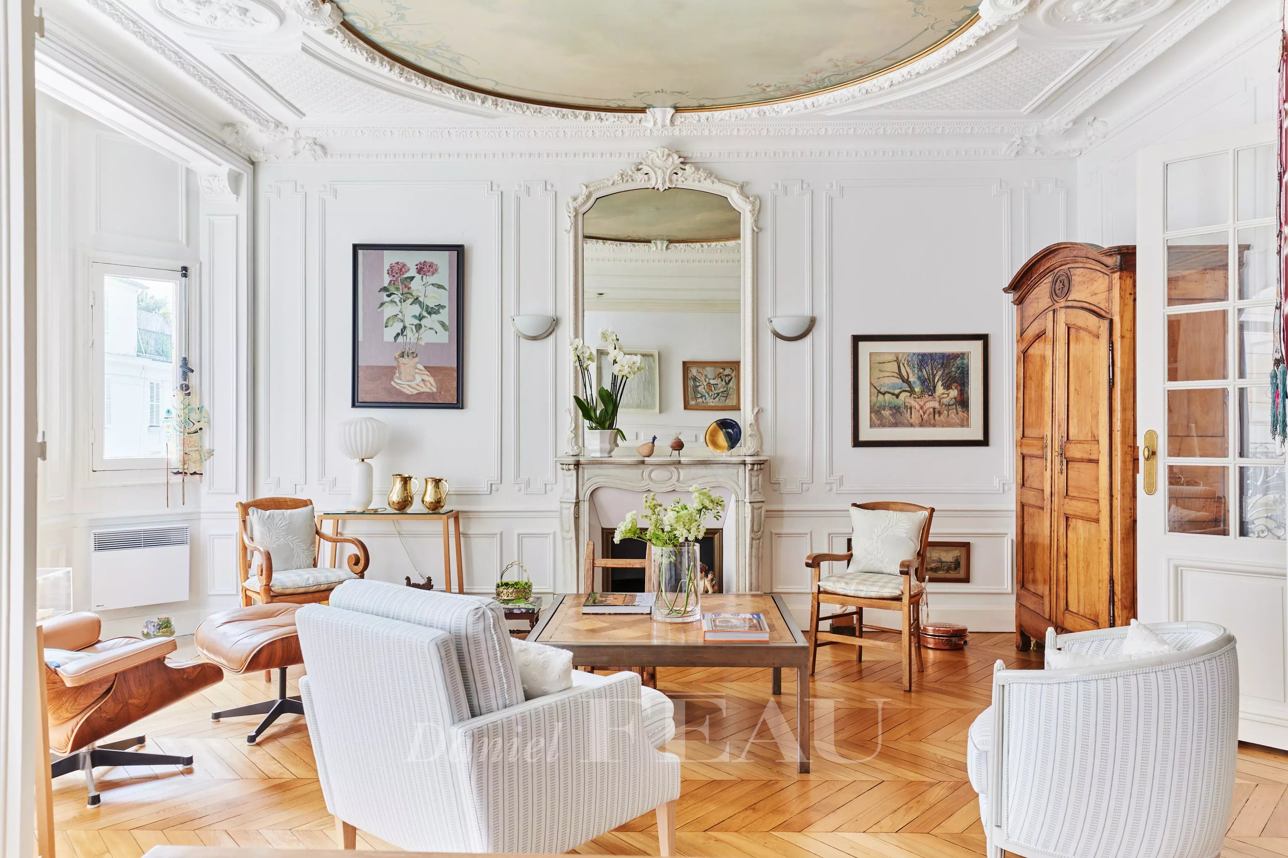 coté salon avec fresque ancienne au plafond