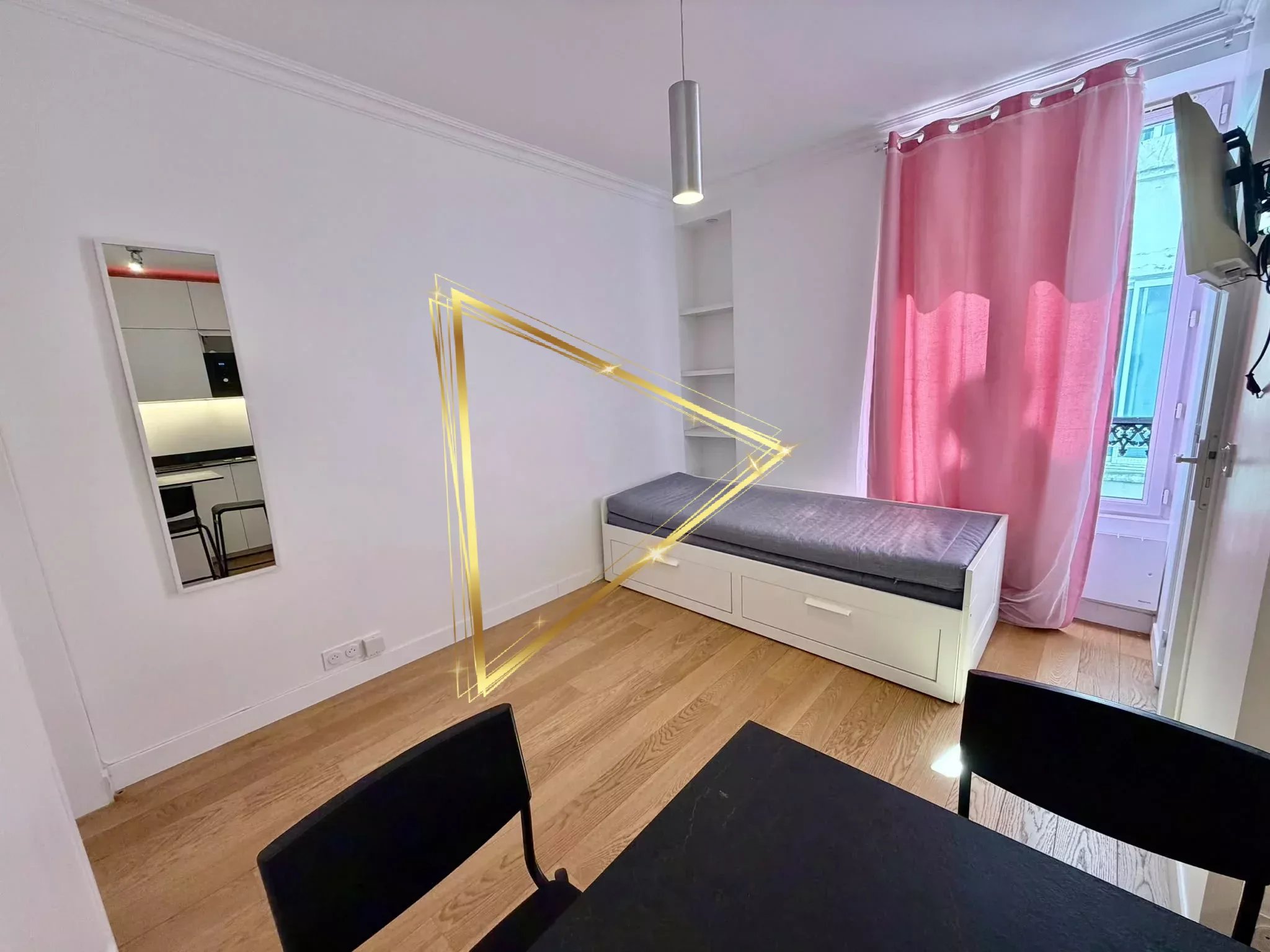Studio refait à neuf au pied de Montmartre !