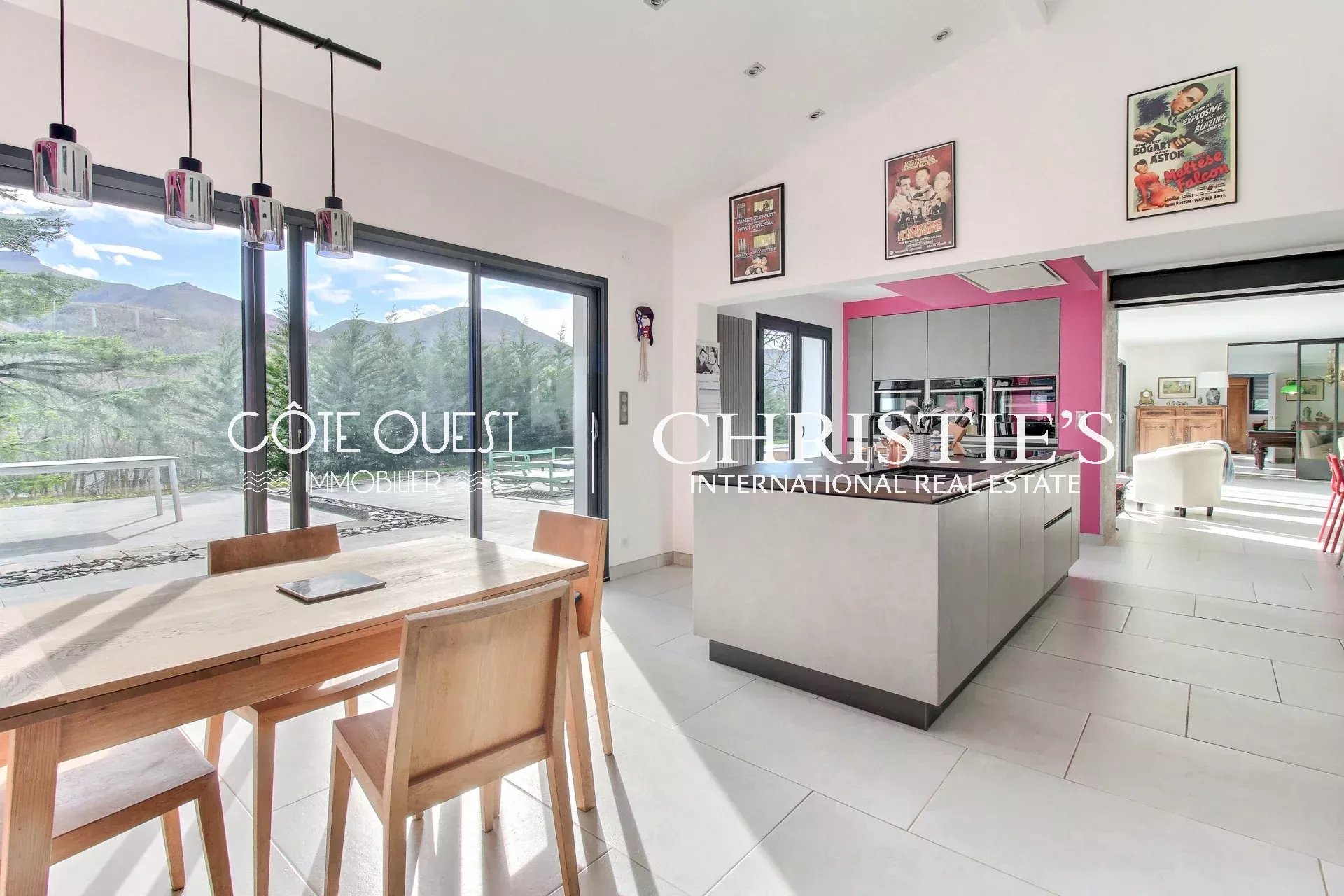 4 Bedroom Villa/Townhouse's Image 3