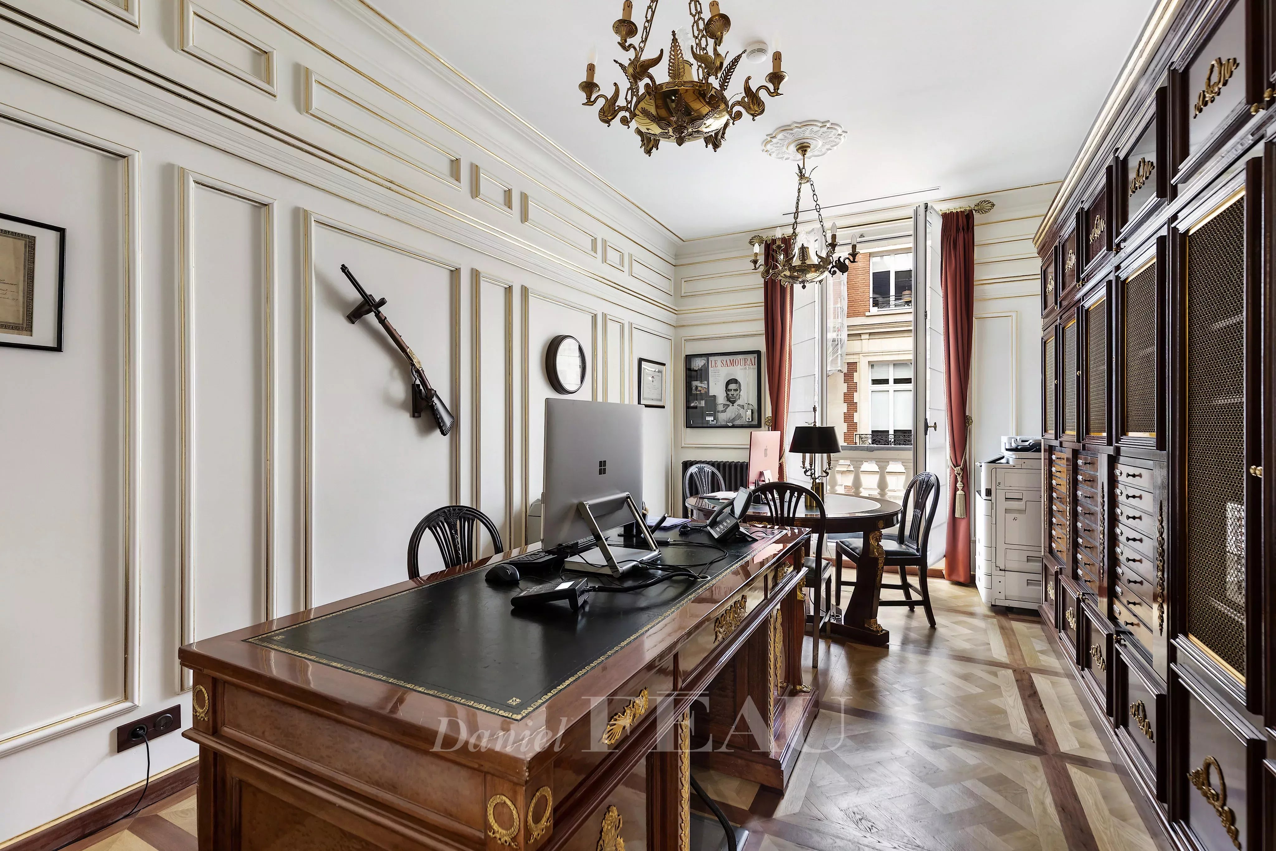 Sale Mansion Paris 8th