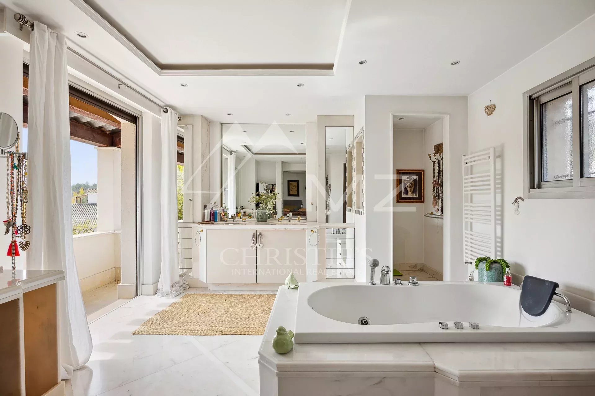 4 Bedroom Villa/Townhouse's Image 5