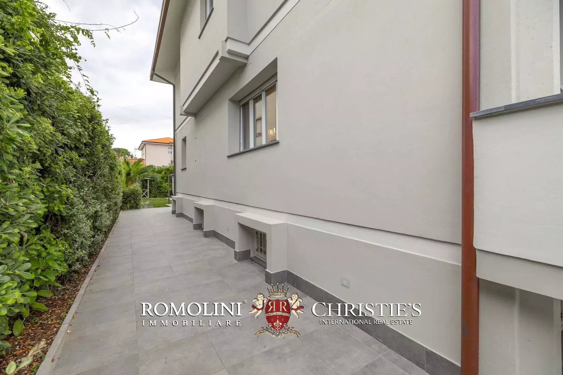 5 Bedroom Villa/Townhouse's Image 48