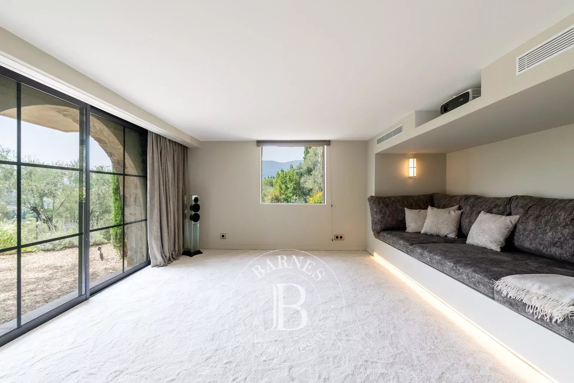 Ev Mougins - picture 12