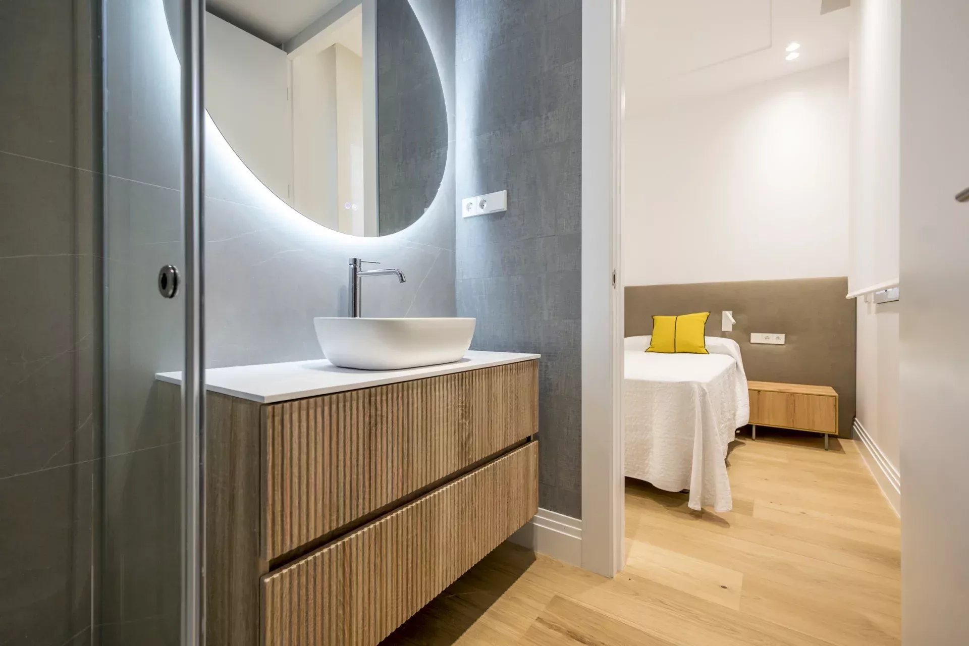 Appartement de Luxe Rénové avec Vue Imprenable sur la Fontaine de Neptune - picture 35