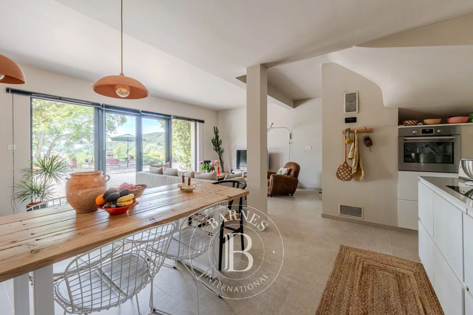 LOURMARIN CENTER - 320m2 - SWIMMING POOL- 1,6 ha - picture 4