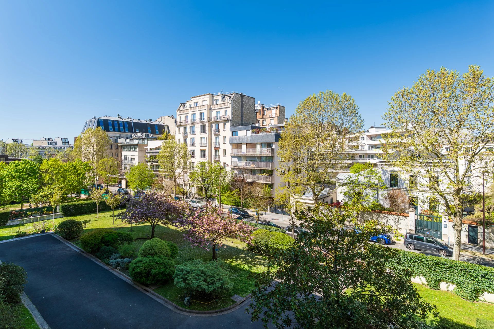 Sole listing - Neuilly-Parmentier - 1-bed apartment - Wide balcony - Peaceful leafy surroundings - Unobstructed views - Pasteur school sector - picture 1