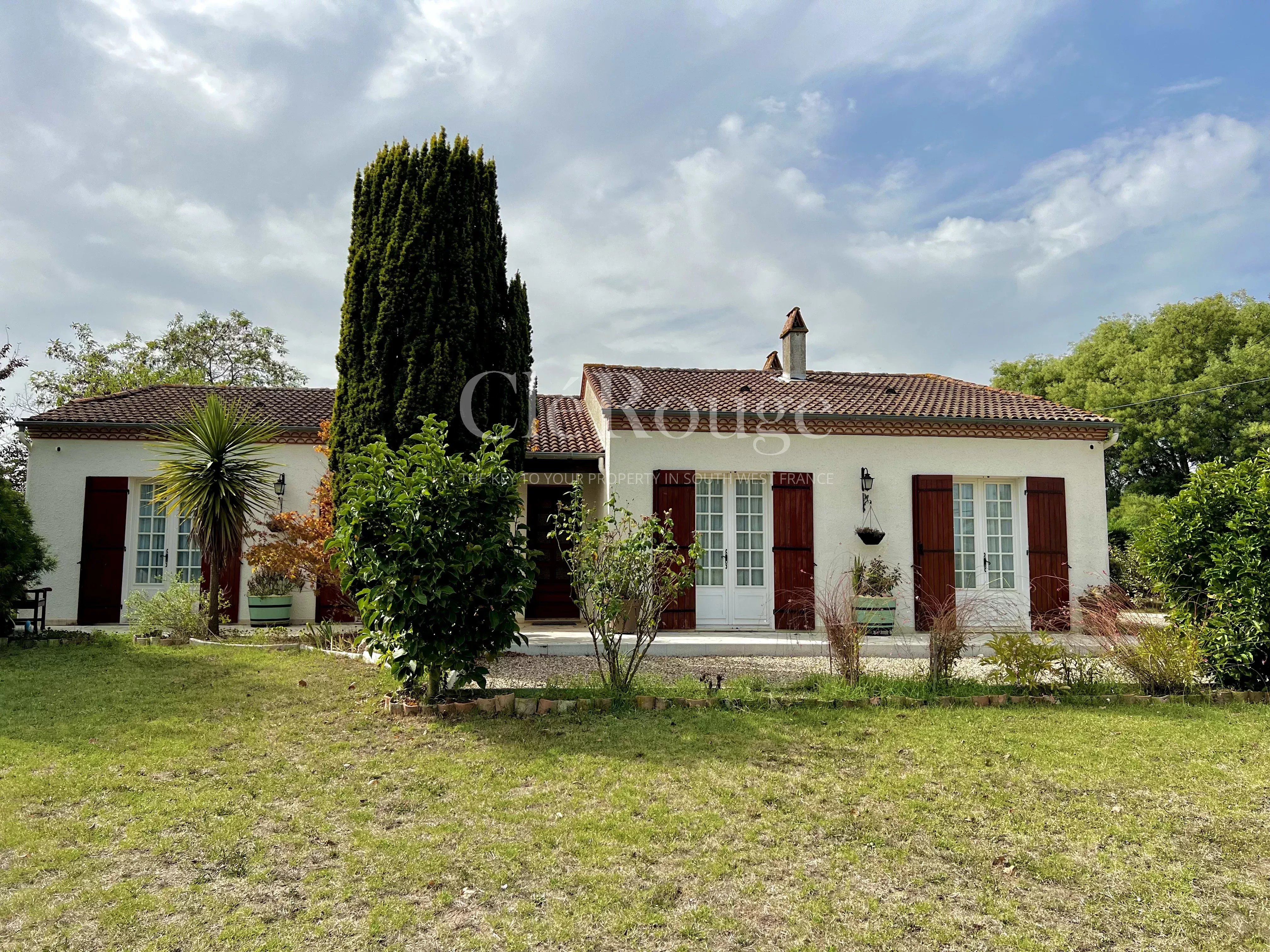 Proche de Duras - Maison de plain-pied avec 3 chambres et un jardin d'environ 2160m².
