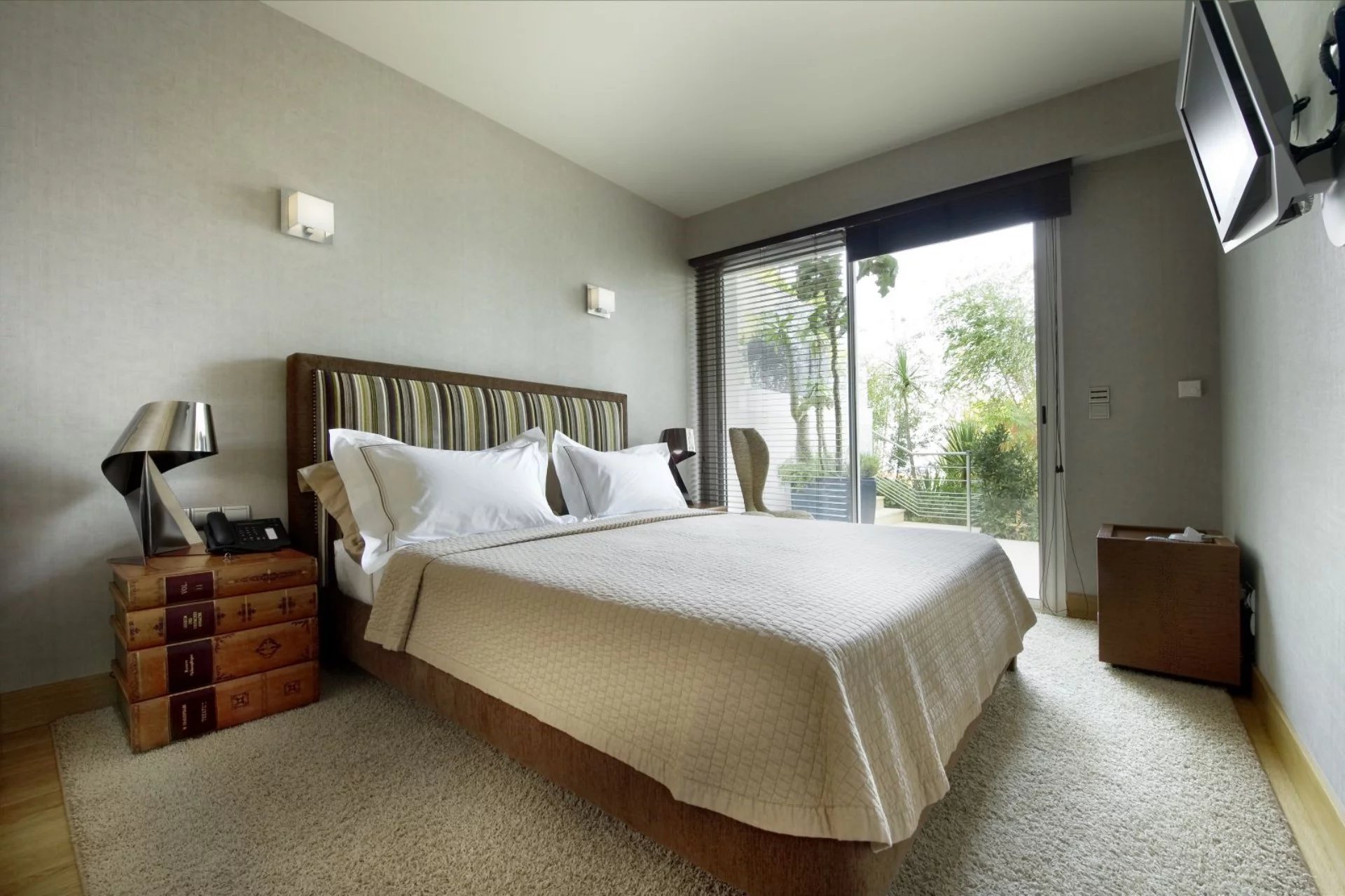 Luxury, modern 7-bedroom villa with hotel service