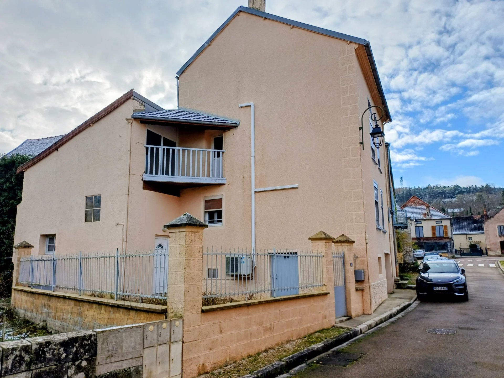 Maison de village 6 pièces : Le charme de l'ancien allié à une déco. contemporaine