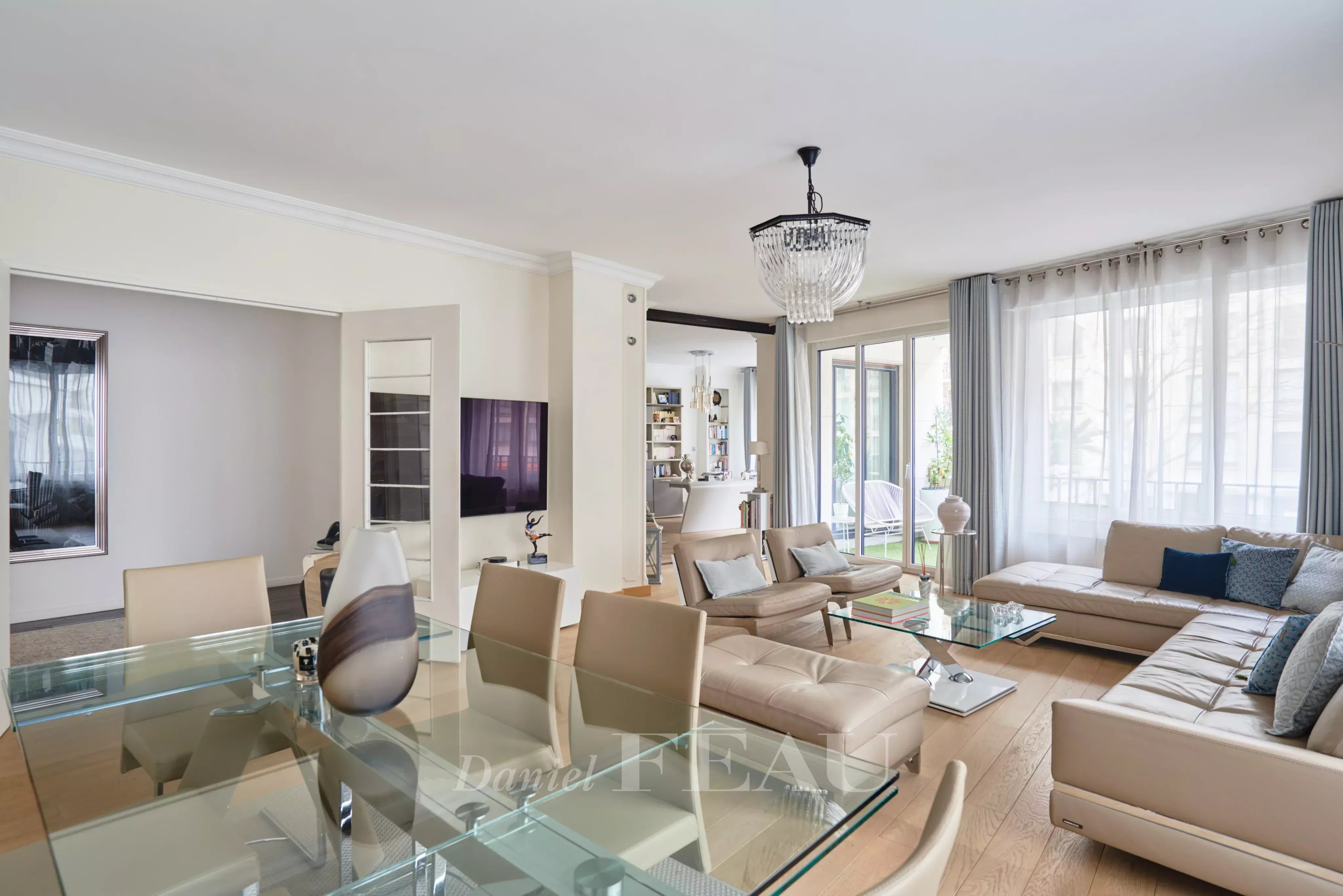 Sale Apartment Paris 16th