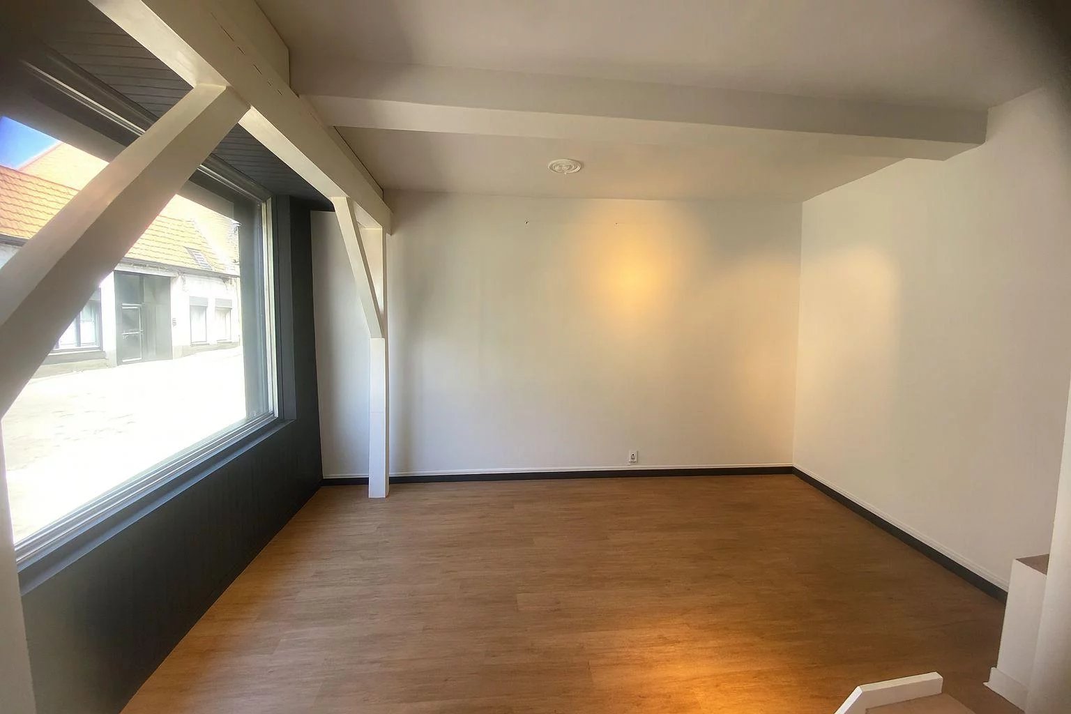 Local commercial hyper centre