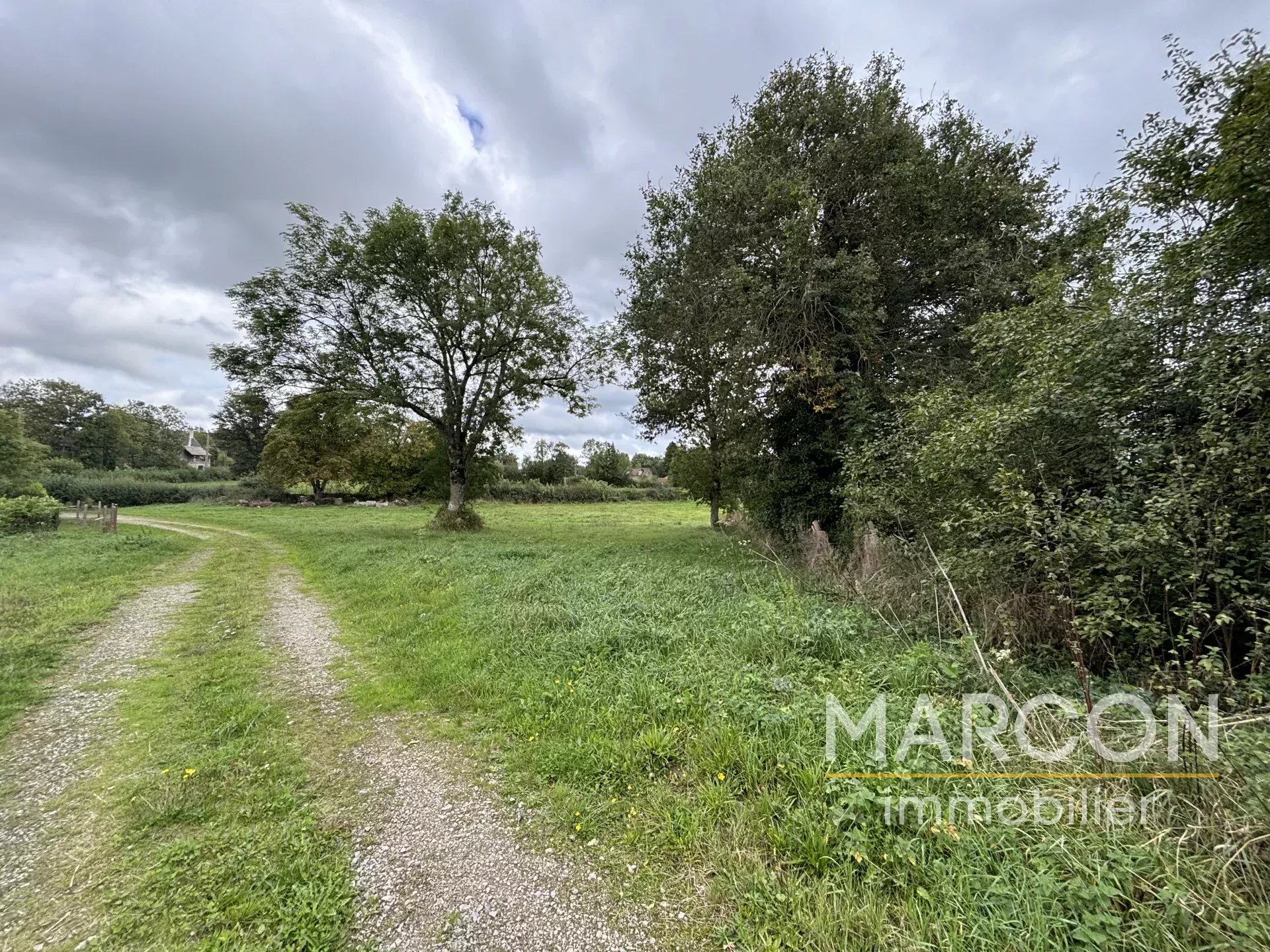 SALE HOUSE AREA CHAMBON-SUR-VOUEIZE