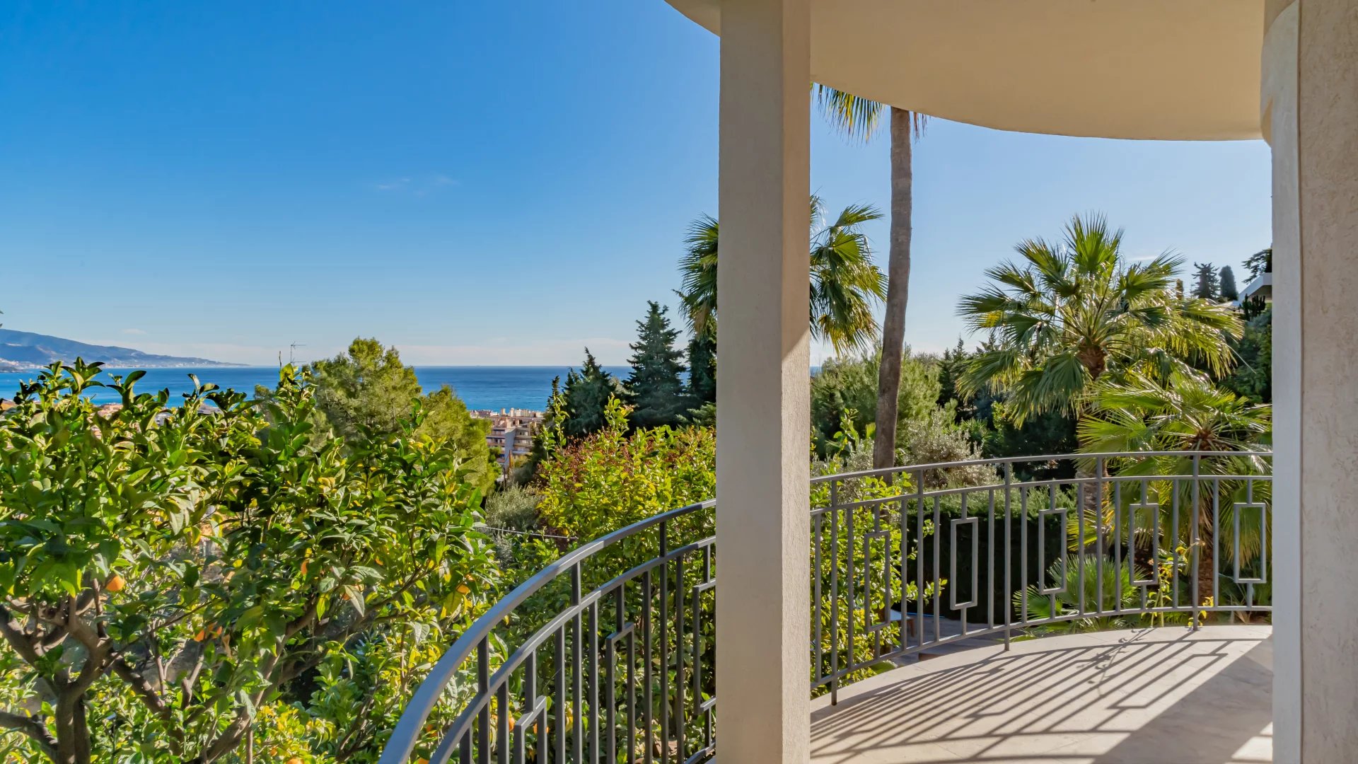 VILLA SEA VIEW - ROQUEBRUNE CAP MARTIN - 4 BEDROOMS - 1 OUTBUILDING - SWIMMING POOL - GARAGE