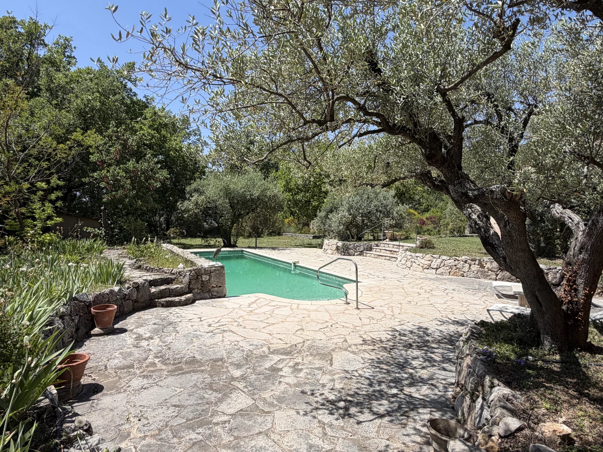 Single-storey villa with studio - Fayence