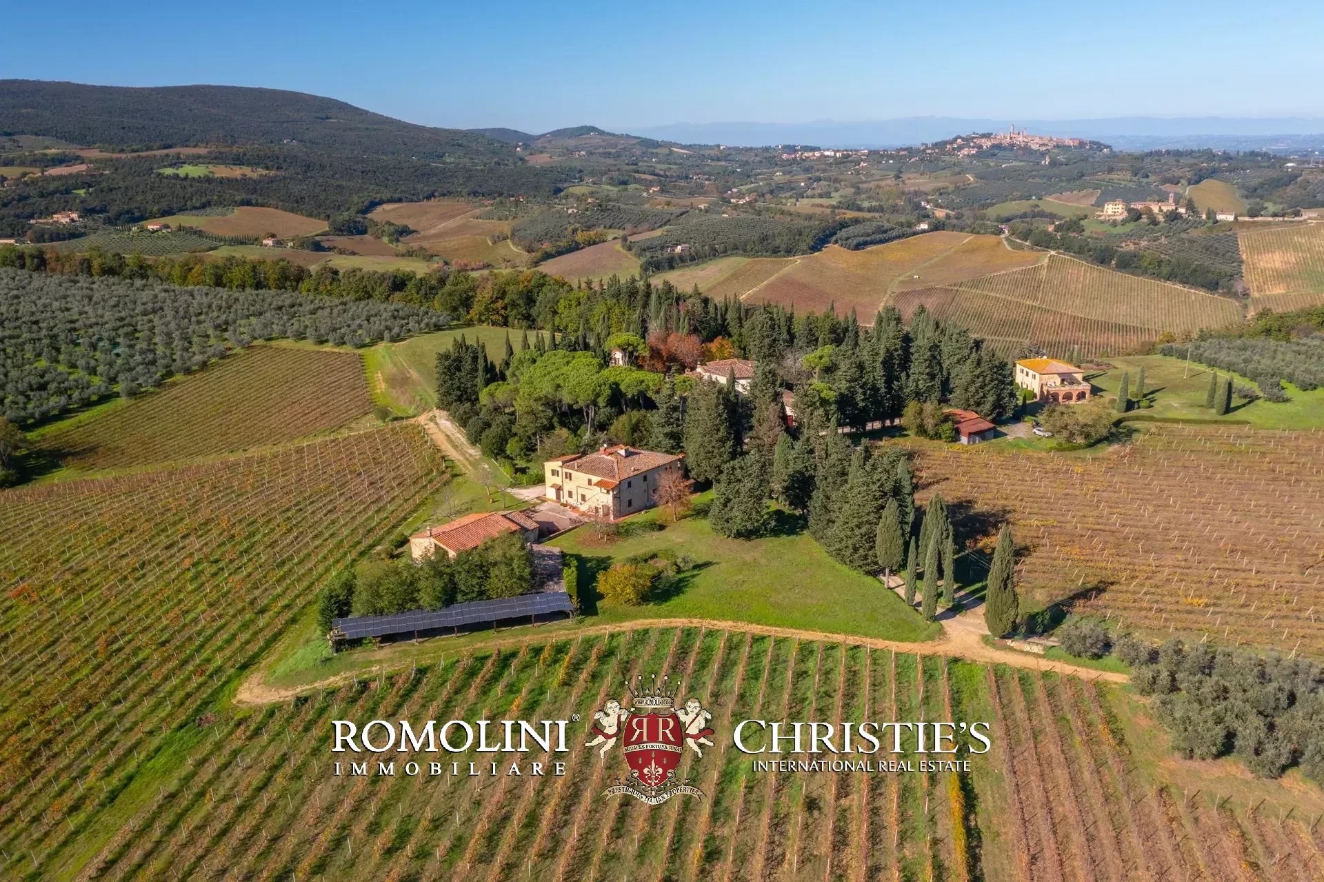 35 Bedroom Vineyard's Image 7