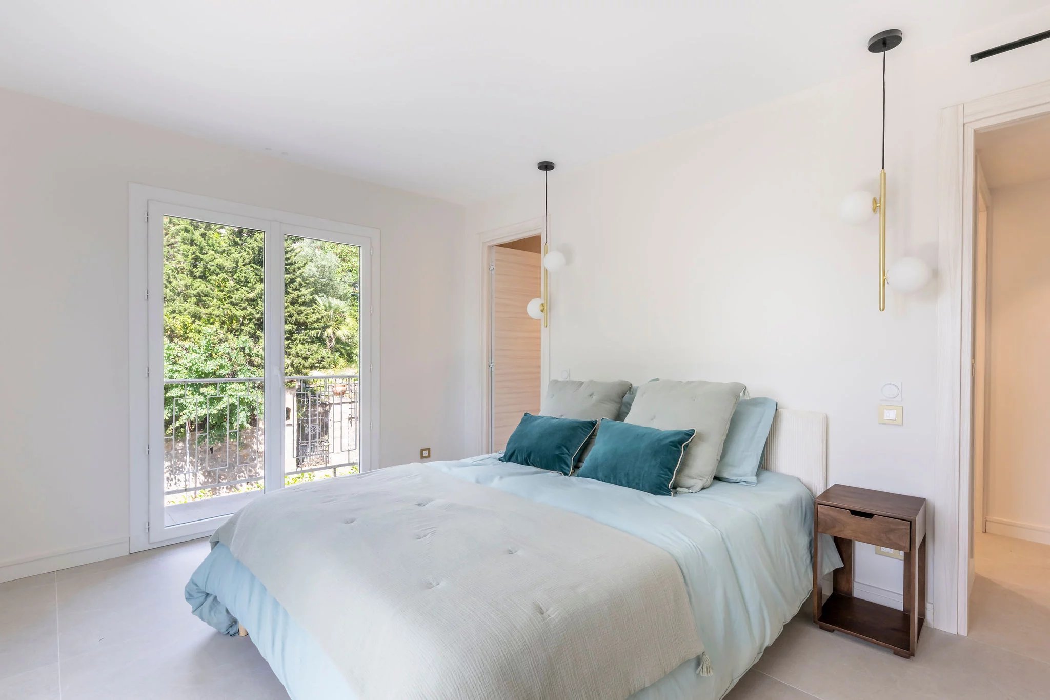  Image of Apartment - 2 Bedrooms for Sale in Alpes-Maritimes-Cannes-France, Image 20