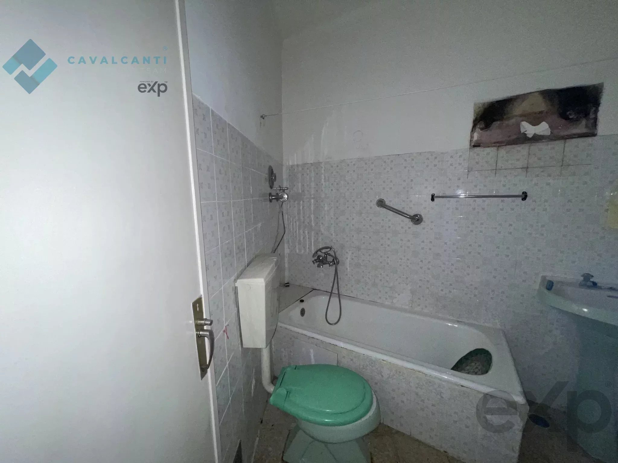 T2 to remodel - Carnaxide | Ideal for own home or investment 2790-005 image 29