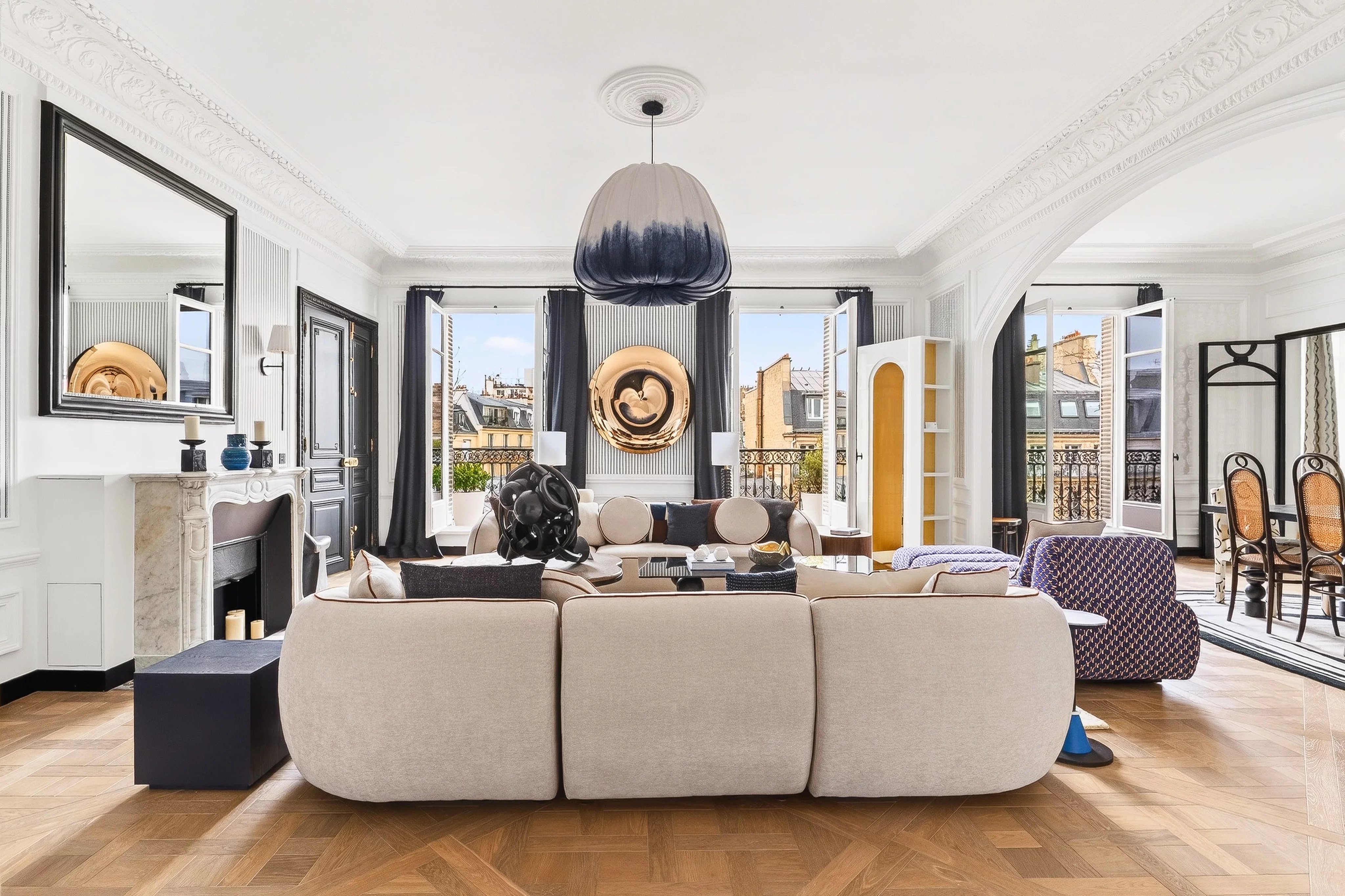 Superb renovated reception apartment with open views