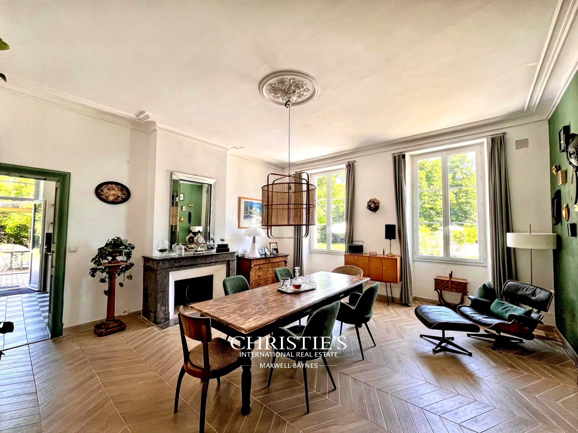 9 Bedroom Chateau's Image 3