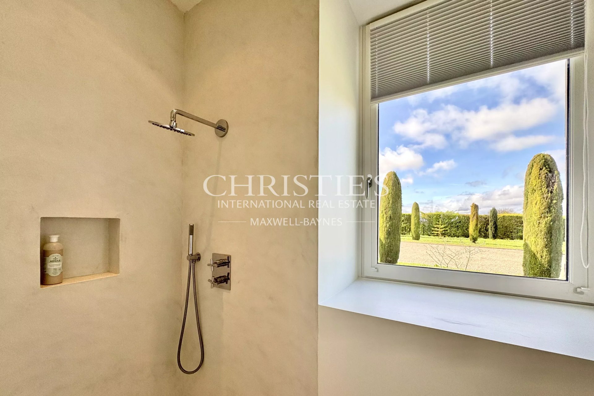 6 Bedroom Villa/Townhouse's Image 31