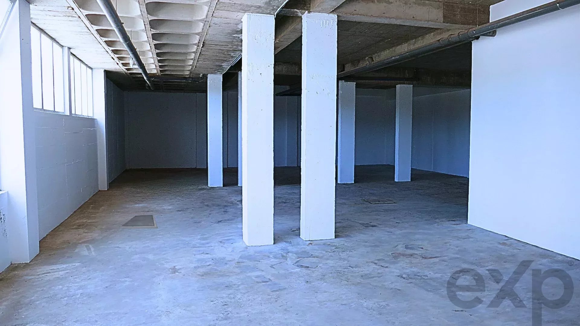 Combined Property: Warehouse/Commercial Space with exclusive access to a 25 space garage 8300-016 image 6