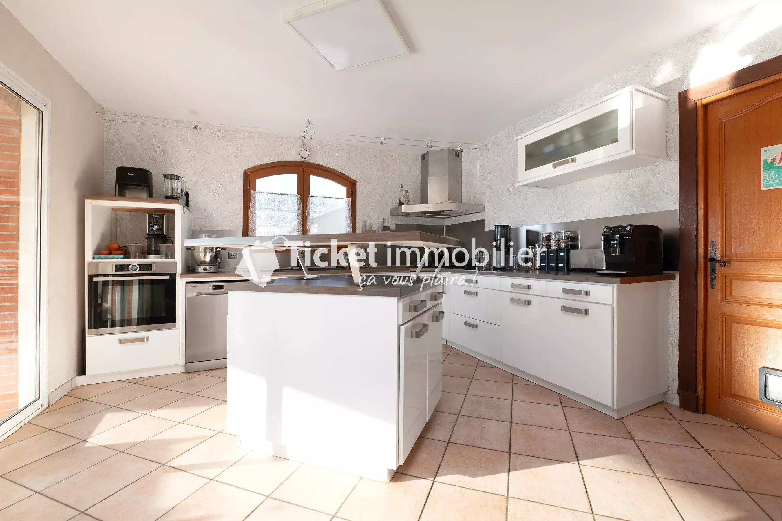 VILLA T6 215m2 TERRAIN 5558m2 CONSTRUCTIBLE, PISCINE AU SEL LINER NEUF, AQUATHERMIE 2 PUITS, 4KW PANNEAUX, DOUBLE VERANDA 72m2, CHAUFFAGE SOL, CAVE A VIN, VUE PYRENEES ETC ... — photo 7