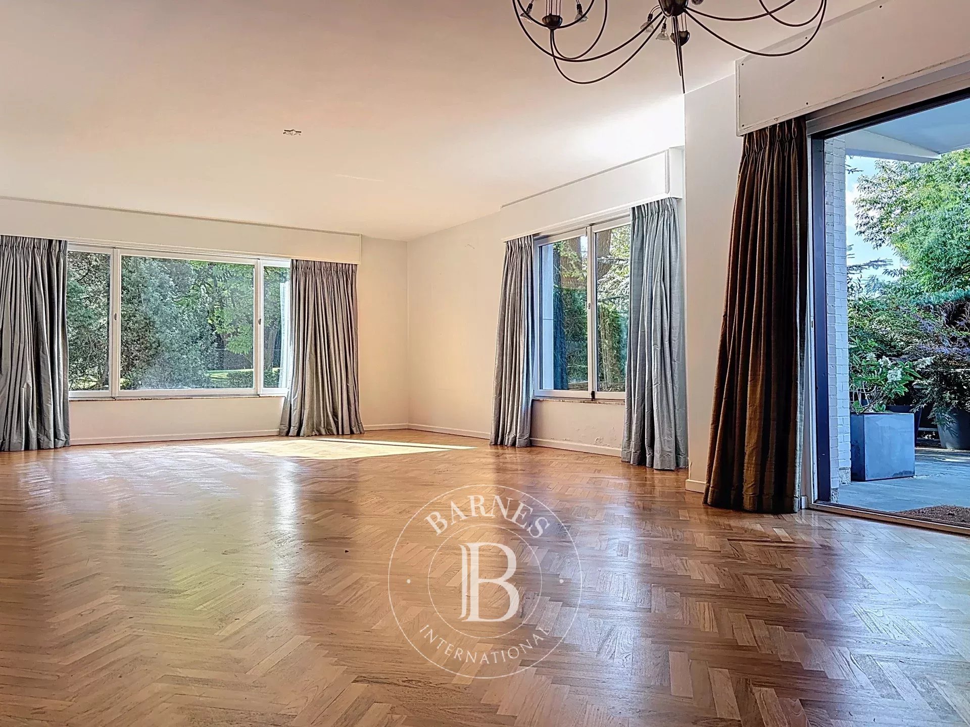 Beautiful 3-bedroom apartment with terrace