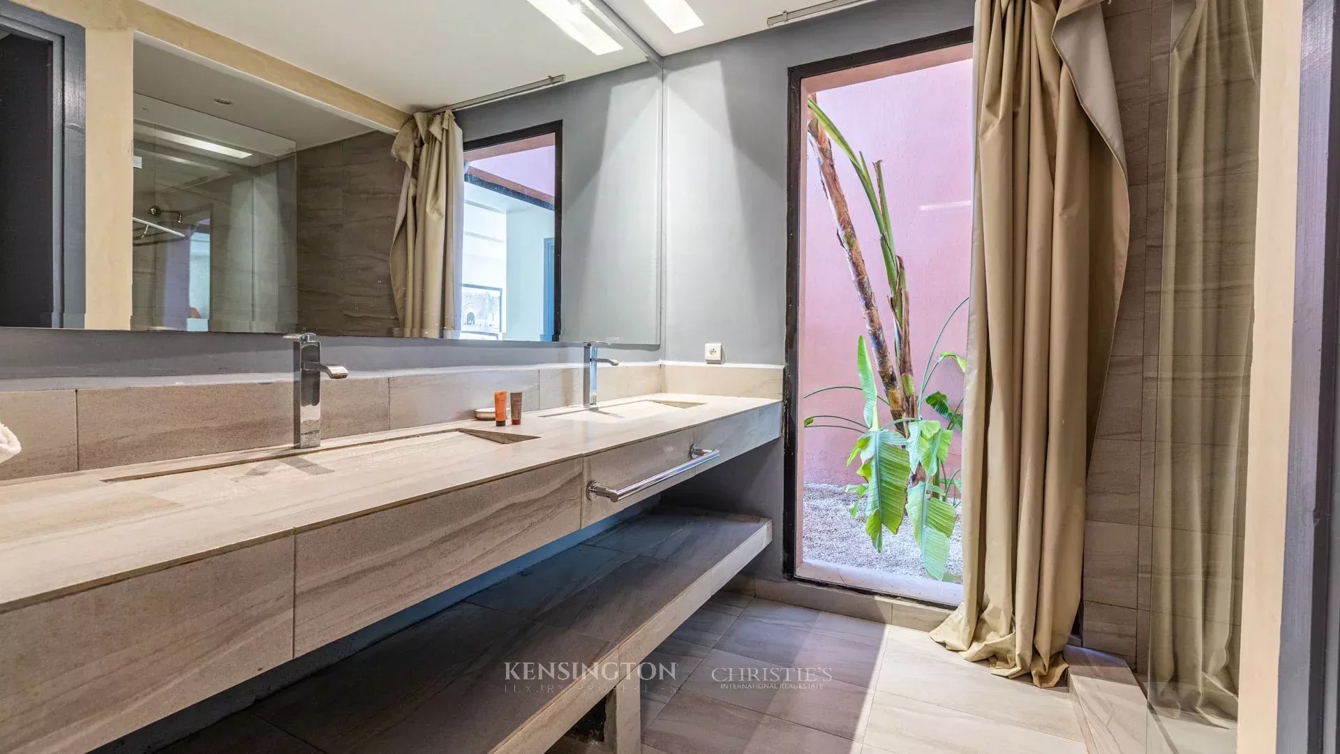 11 Bedroom Villa/Townhouse's Image 29