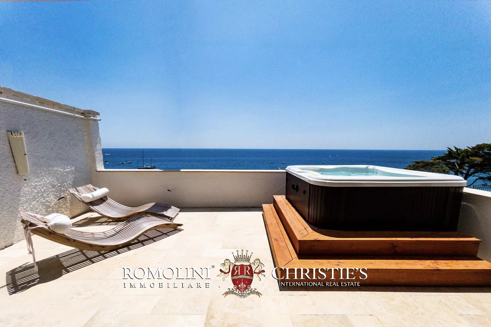 7 Bedroom Villa/Townhouse's Image 12