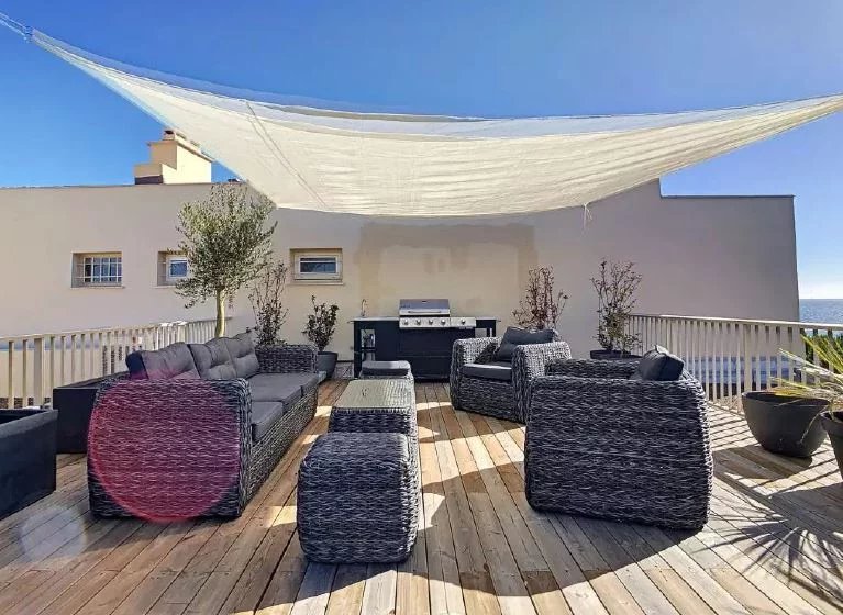 BEAUTIFUL APARTMENT WITH ROOF TOP