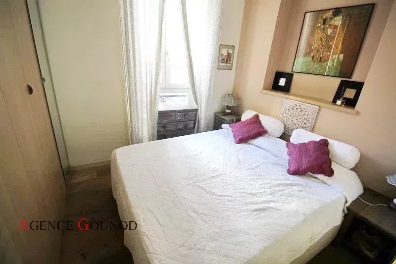 Appartement  - 2 pièces  - 35.21 m2 -  360 000 € - À vendre
